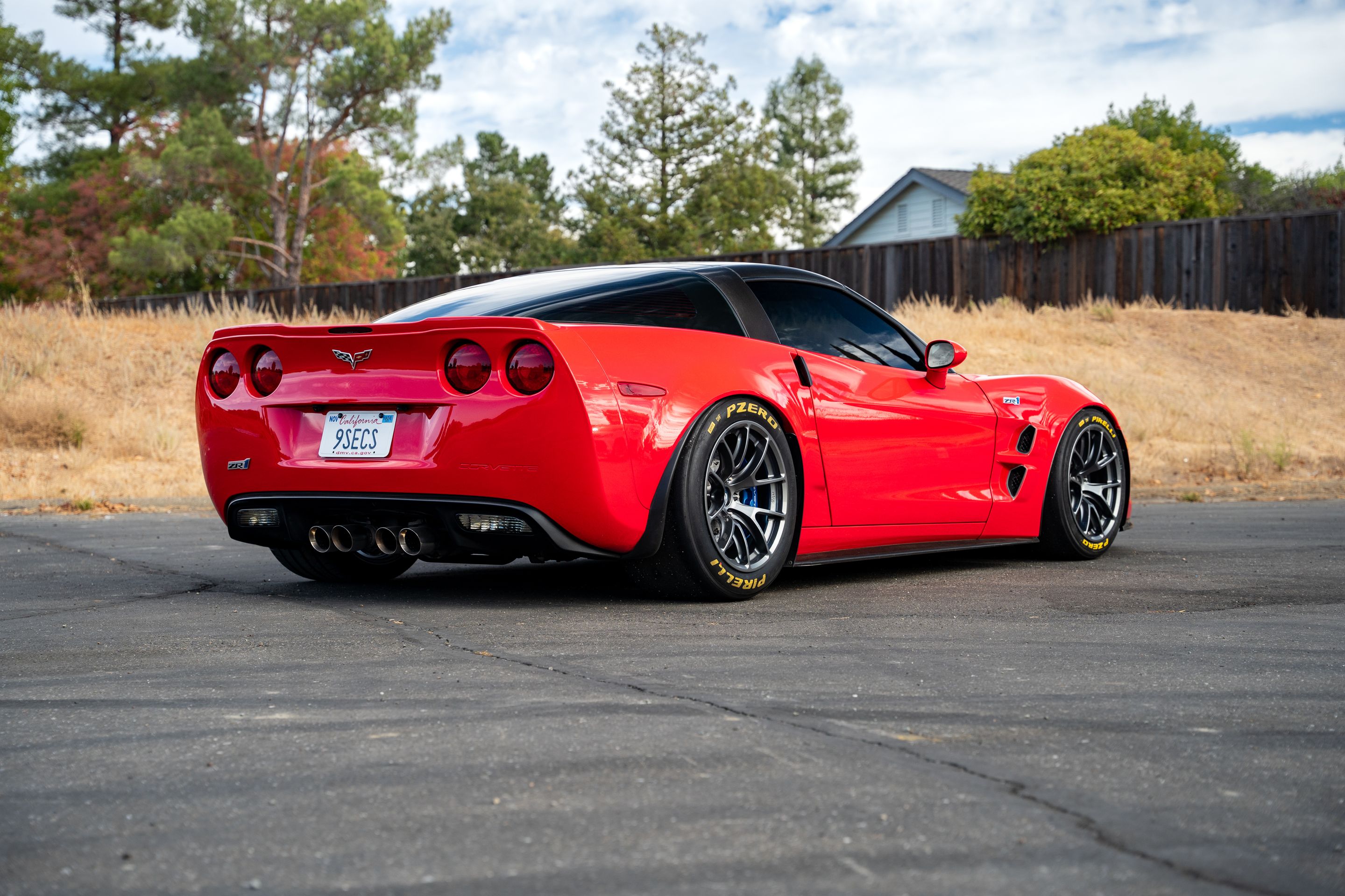 Red Chevrolet C6 Corvette ZR-1 with 18" VS-5RE Apex wheels in Anthracite