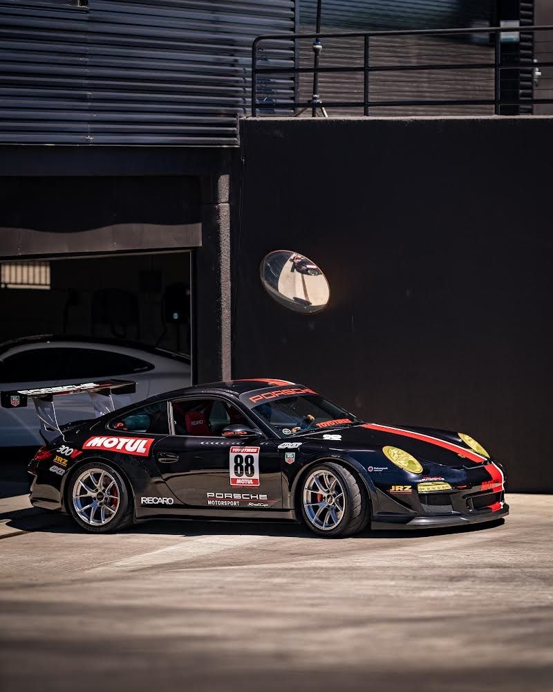 Black Porsche 911 997 Carrera S with 18" VS-5RS Apex wheels in Brushed Clear