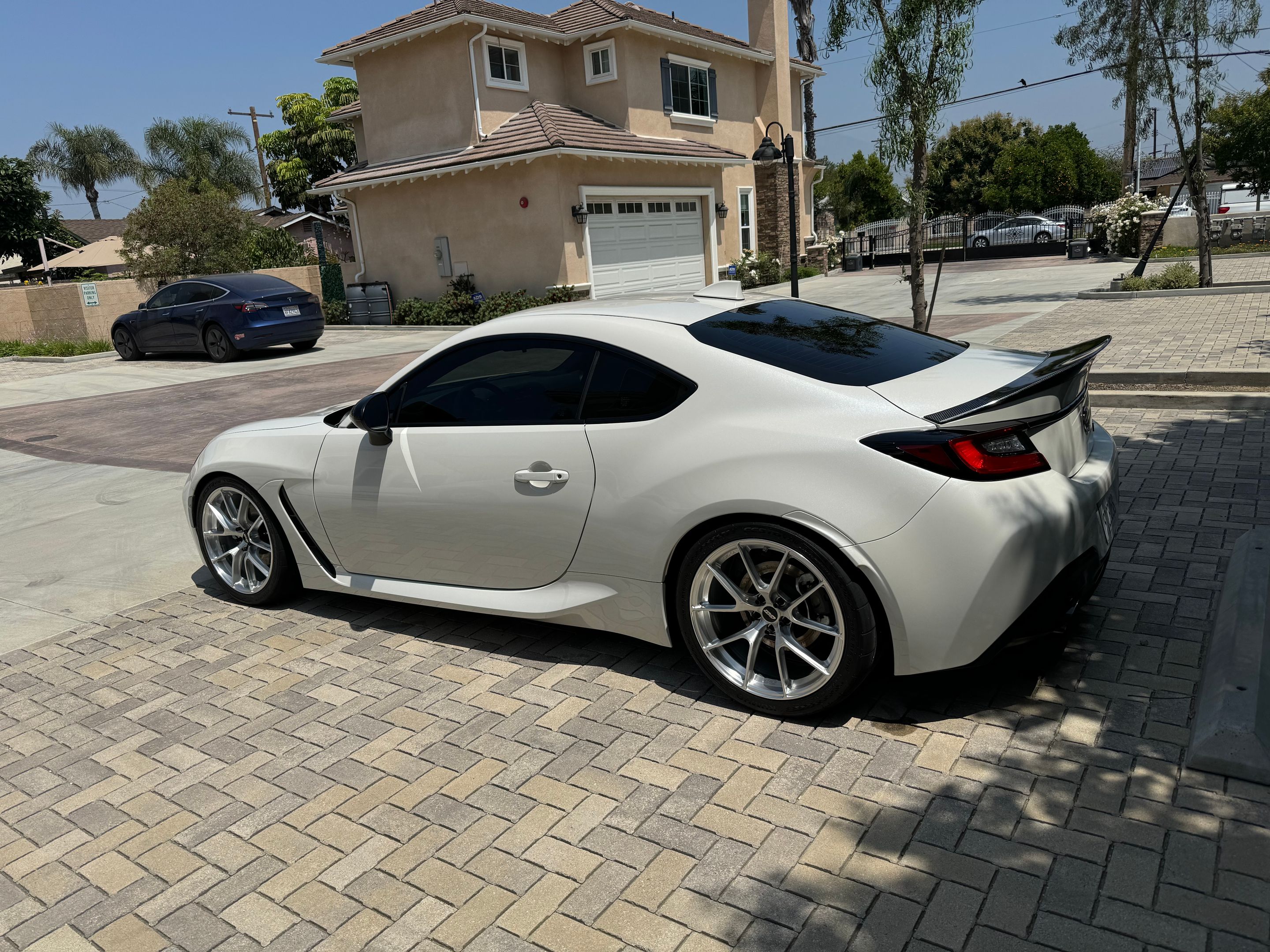 White Toyota GR86 with 18" VS-5RS Apex wheels in Brushed Clear
