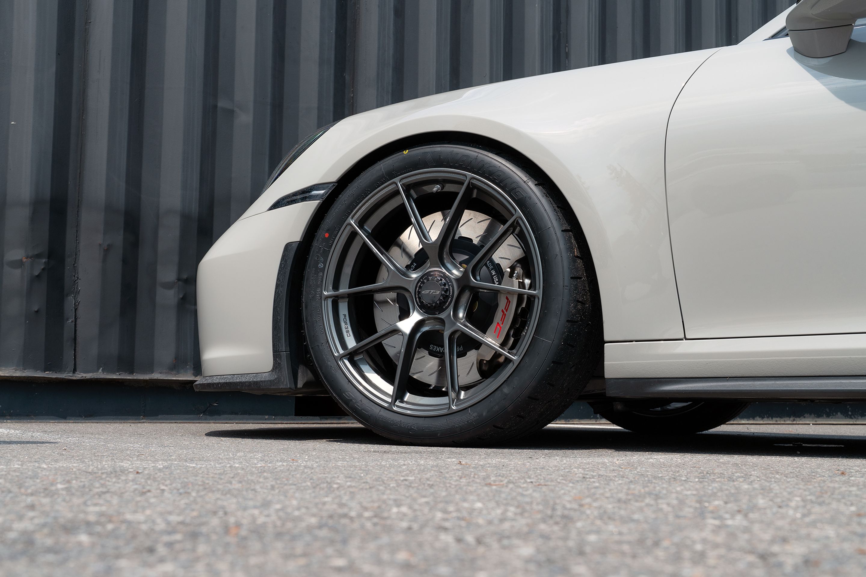 Grey Porsche 911 992.1 GT3 with 20"/21" VS-5RS Apex wheels in Anthracite