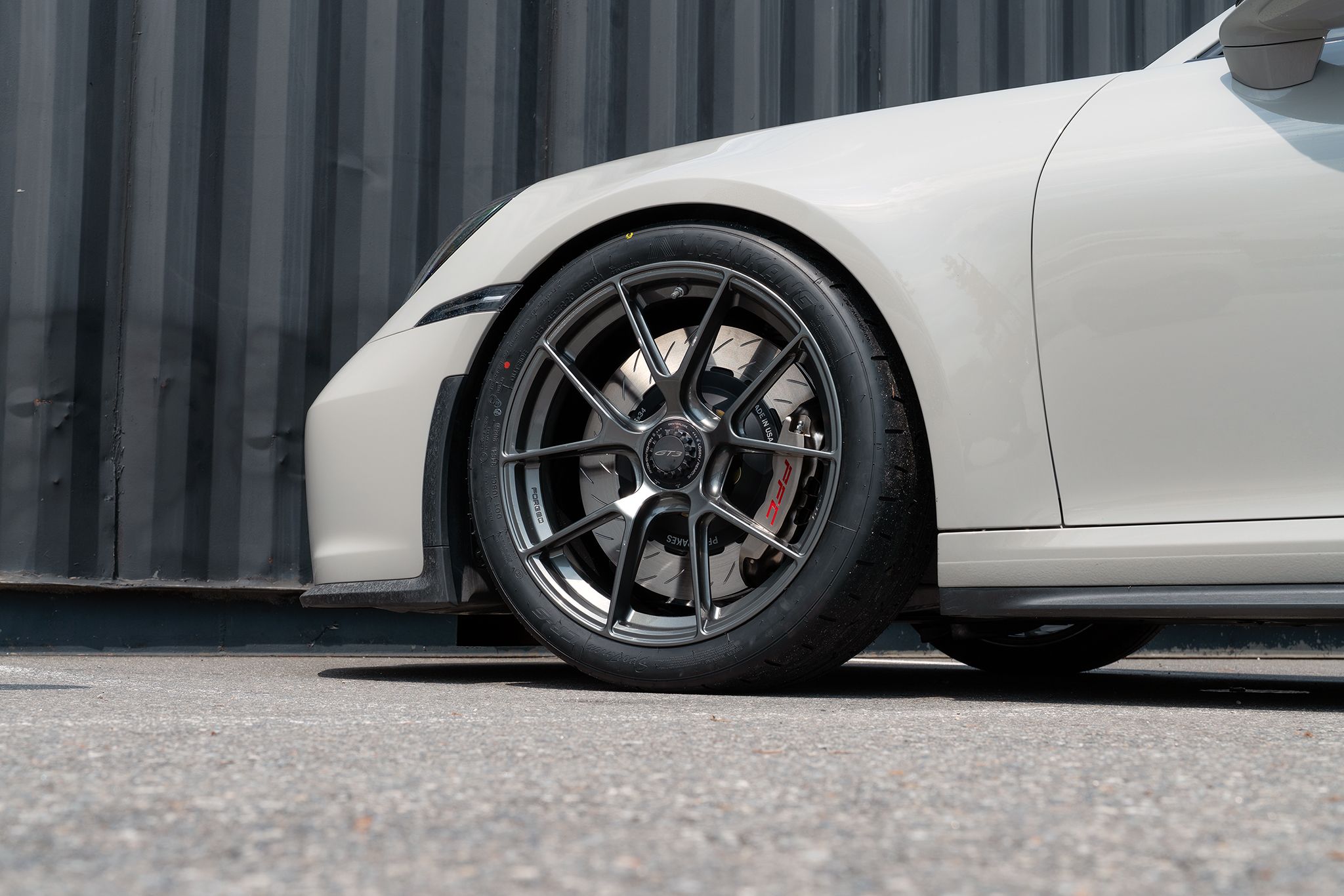 Grey Porsche 911 992.1 GT3 with 20"/21" VS-5RS Apex wheels in Anthracite