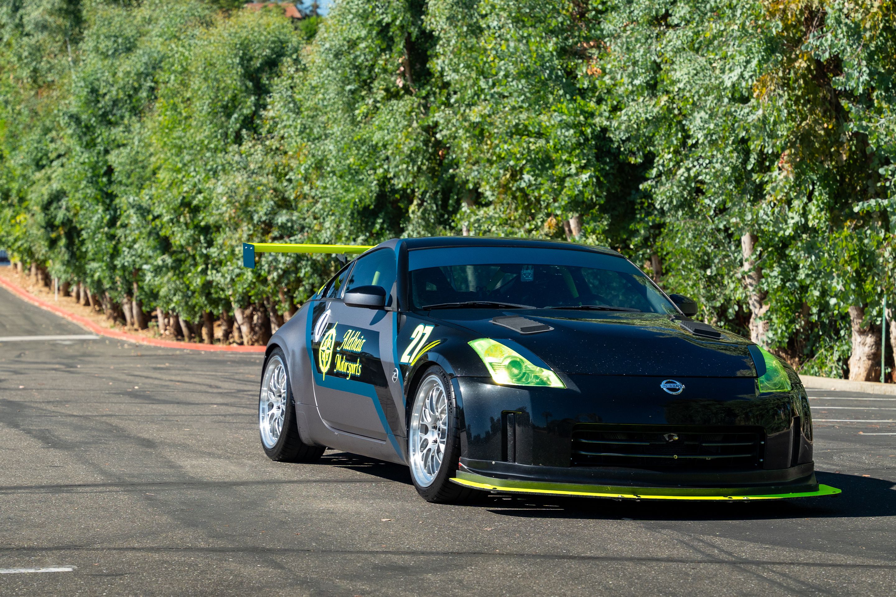 Grey Nissan 350Z with 19" ML-10RT Apex wheels in Machined Lip Brushed Clear