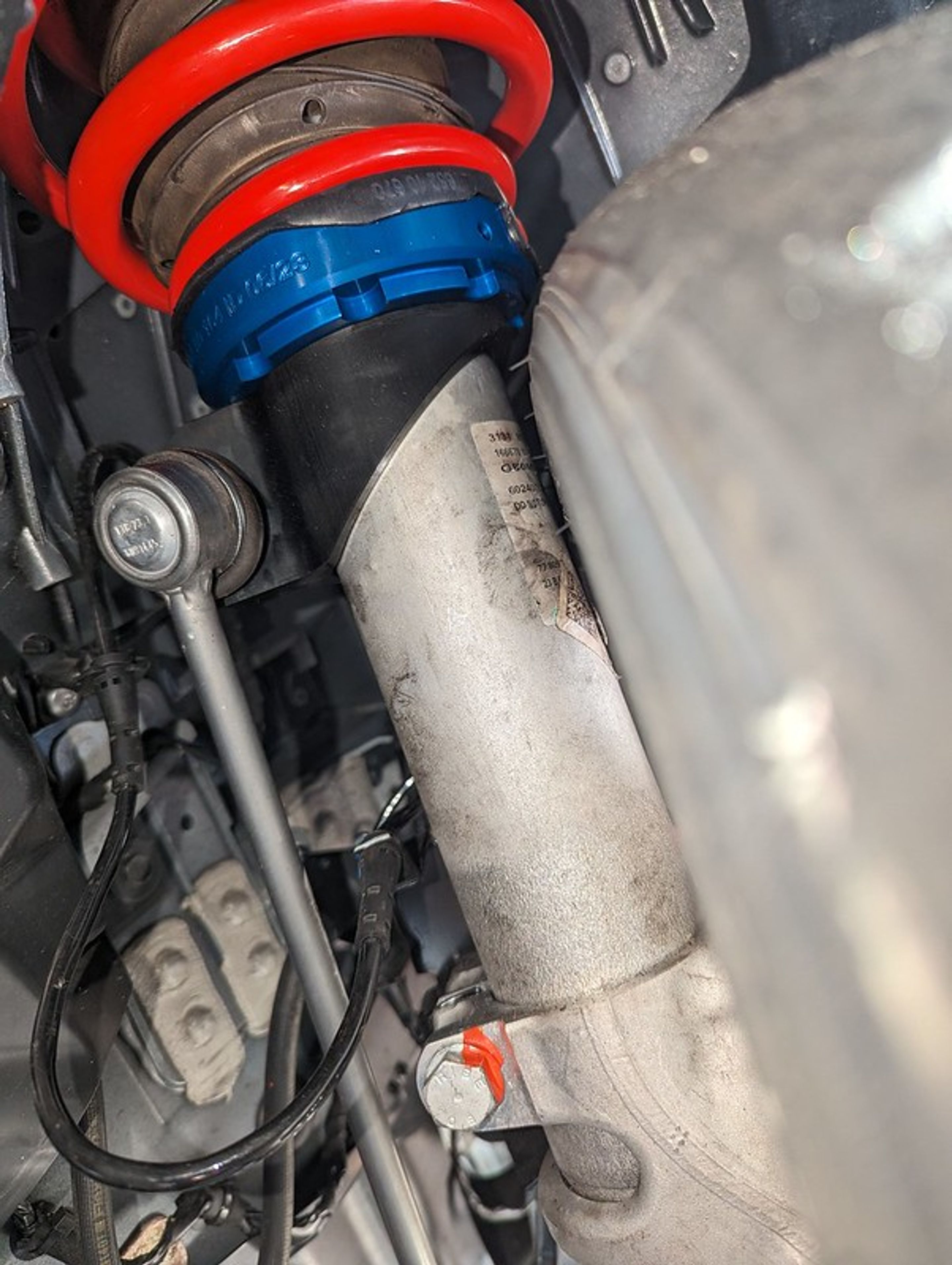 Blue BMW G87 M2 with 19" VS-5RS Apex wheels in Motorsport Gold