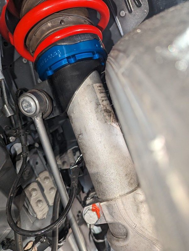 Blue BMW G87 M2 with 19" VS-5RS Apex wheels in Motorsport Gold