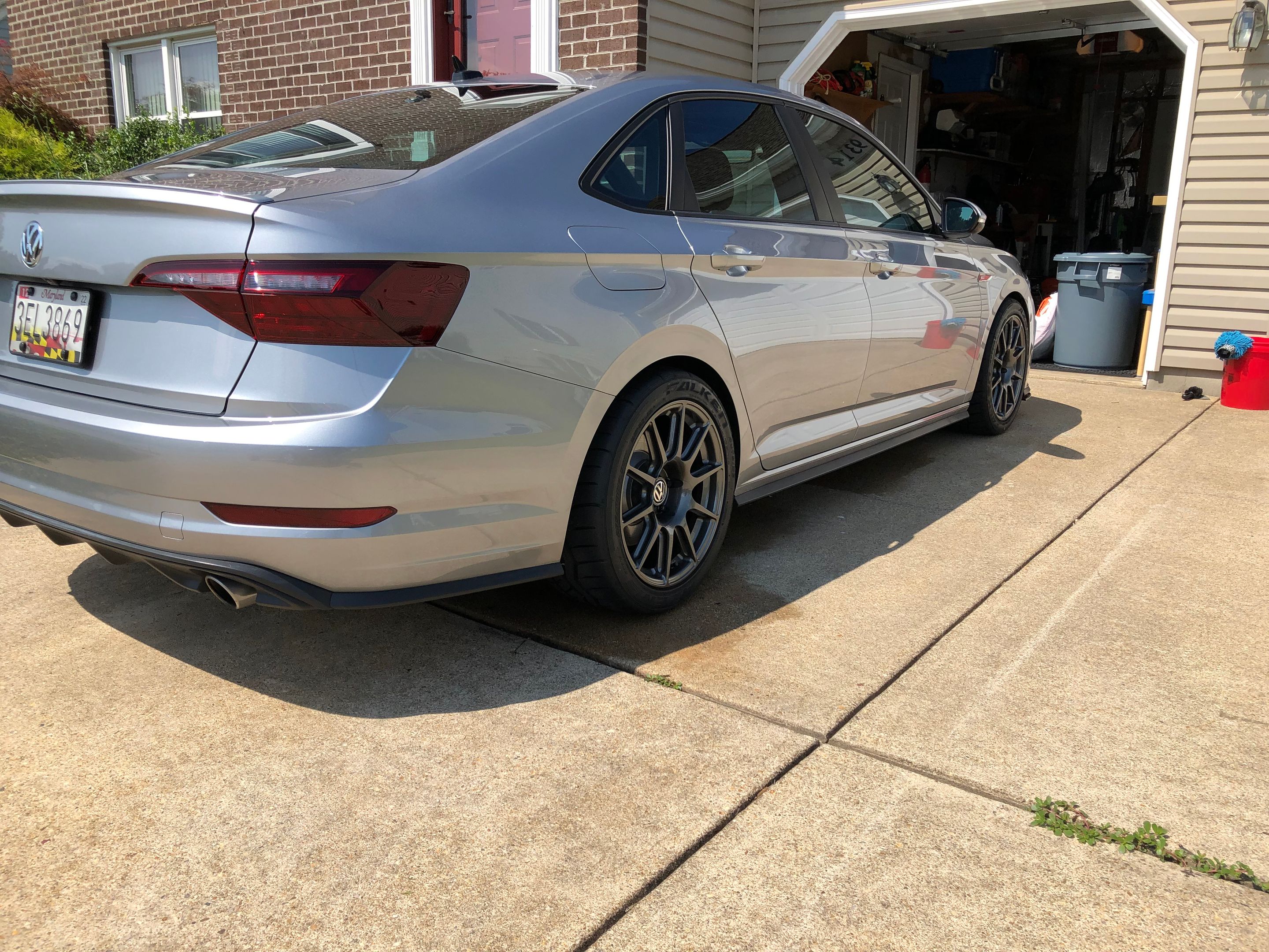 Grey VW MK7 GLI with 17" SM-10 Apex wheels in Anthracite