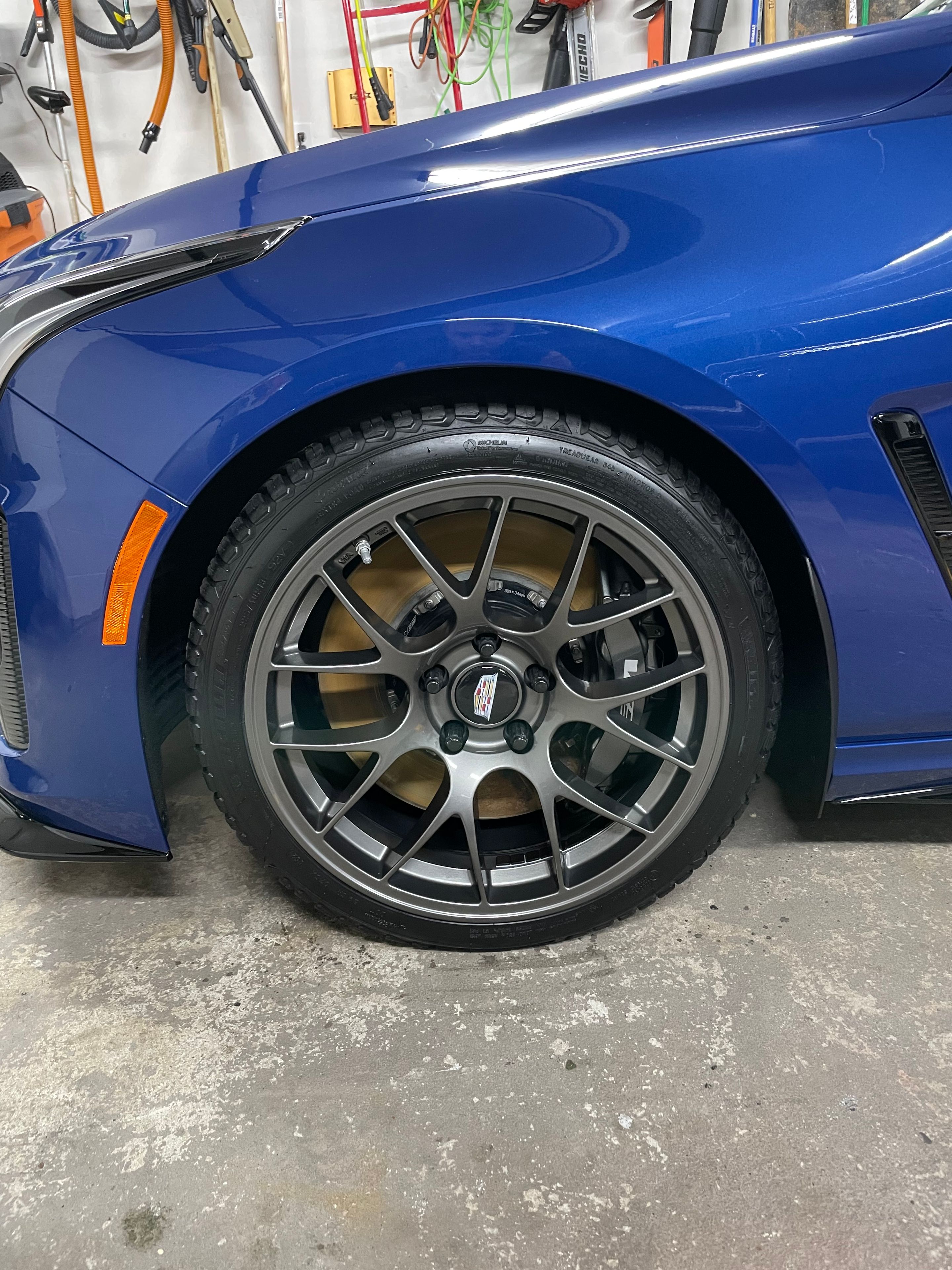 Blue Cadillac CT4-V Blackwing with 18" EC-7 Apex wheels in Anthracite