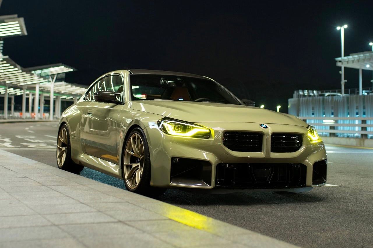 Green BMW G87 M2 with 19" VS-5RS Apex wheels in Motorsport Gold