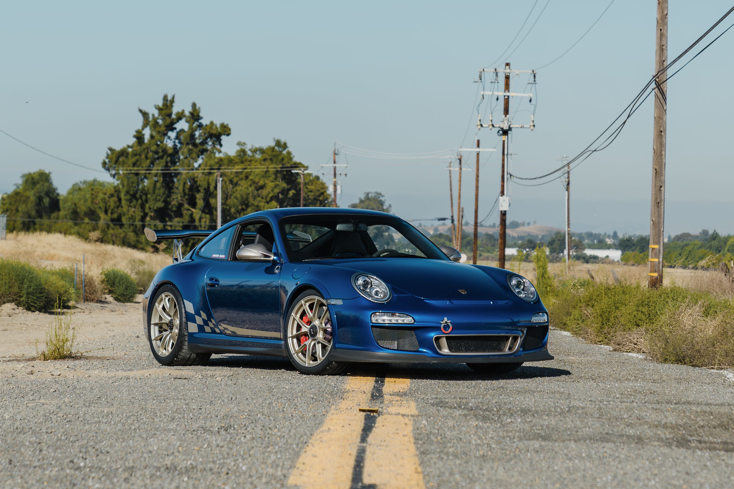 Blue Porsche 911 997 GT3 RS with 19" VS-5RS Apex wheels in Motorsport Gold