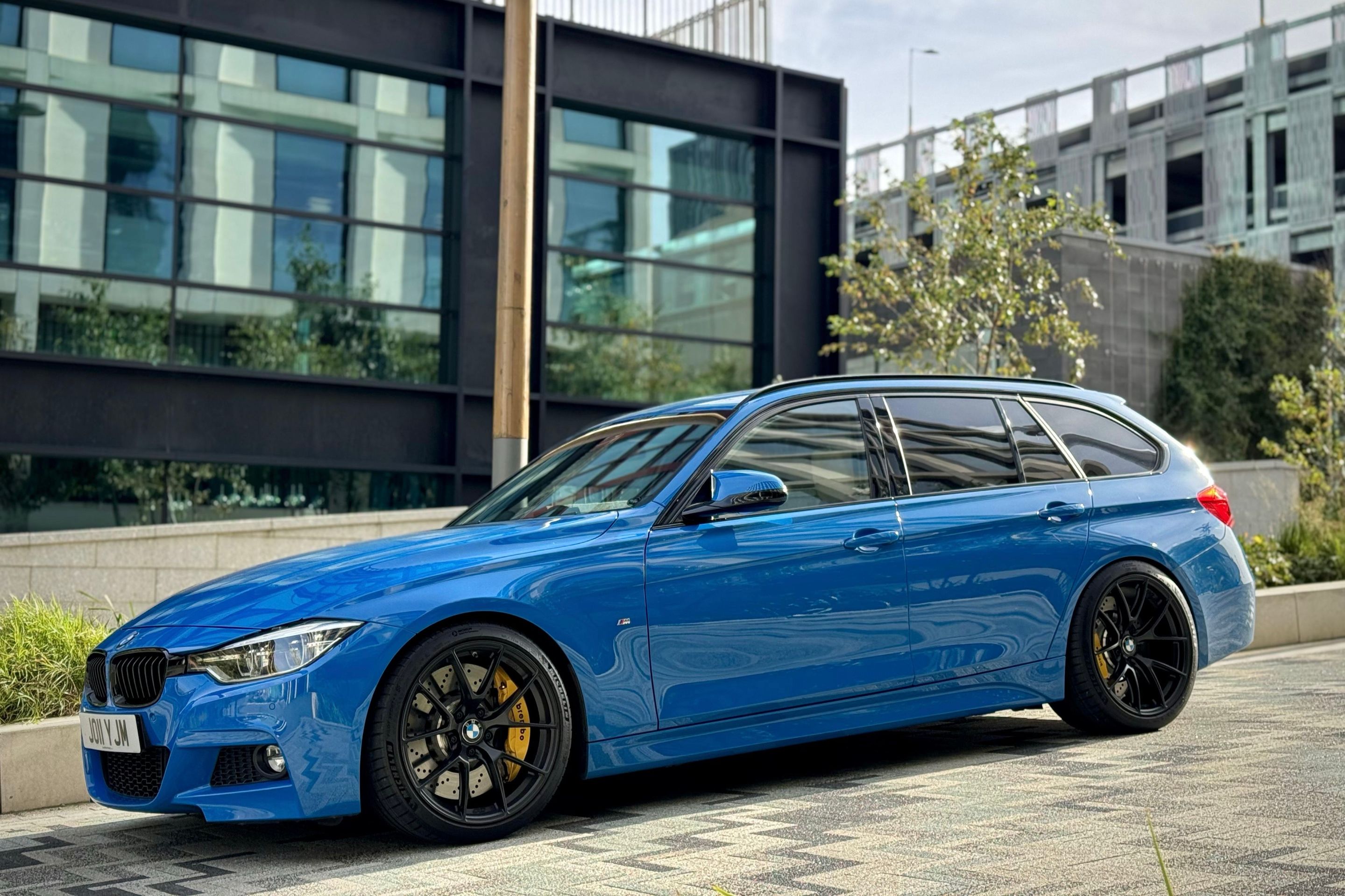 Blue BMW F31 Wagon 3 Series with 19" VS-5RS Apex wheels in Satin Black