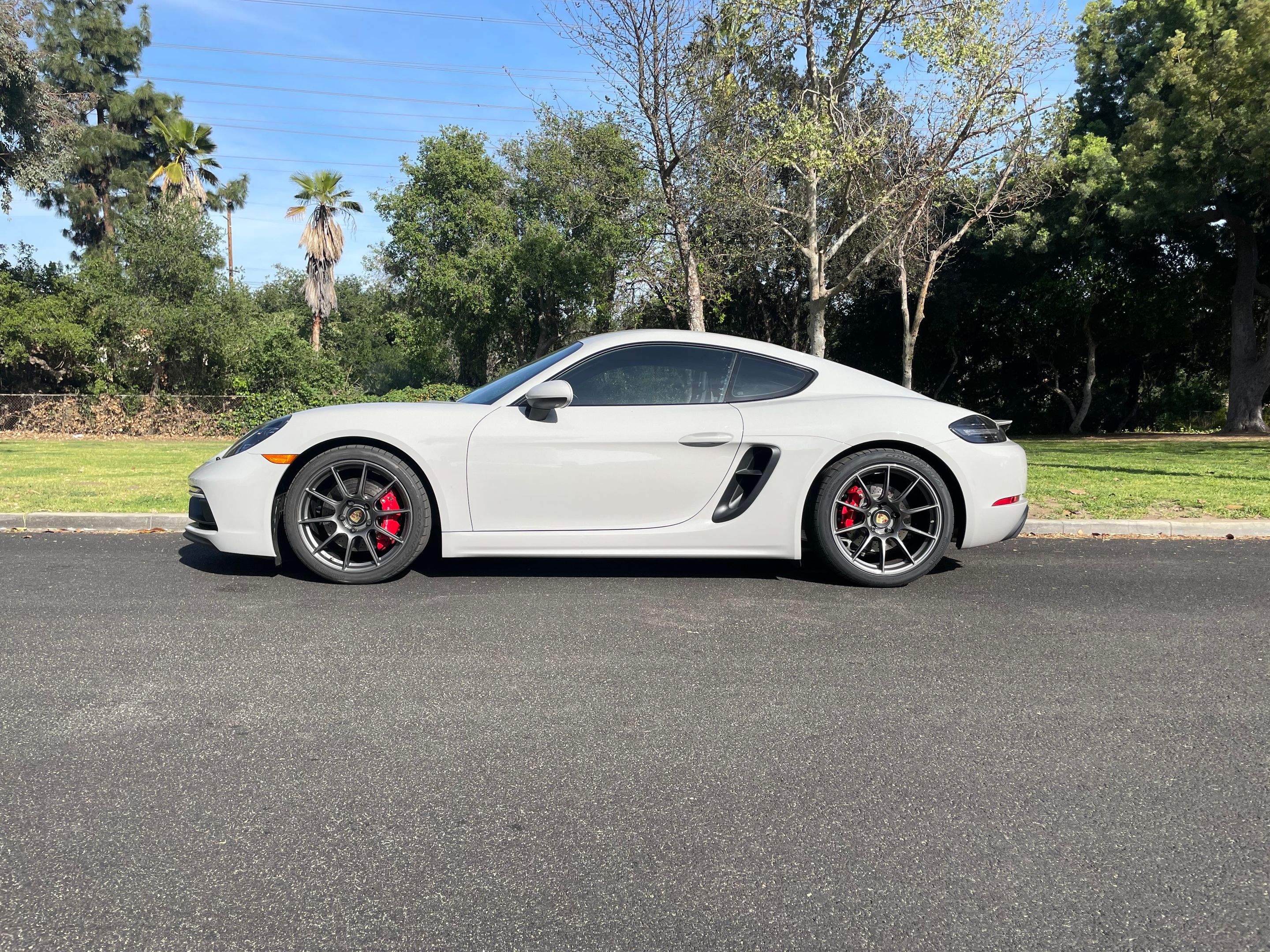 Grey Porsche 718 Cayman GTS 2.5L with 19" SM-10 Apex wheels in Anthracite