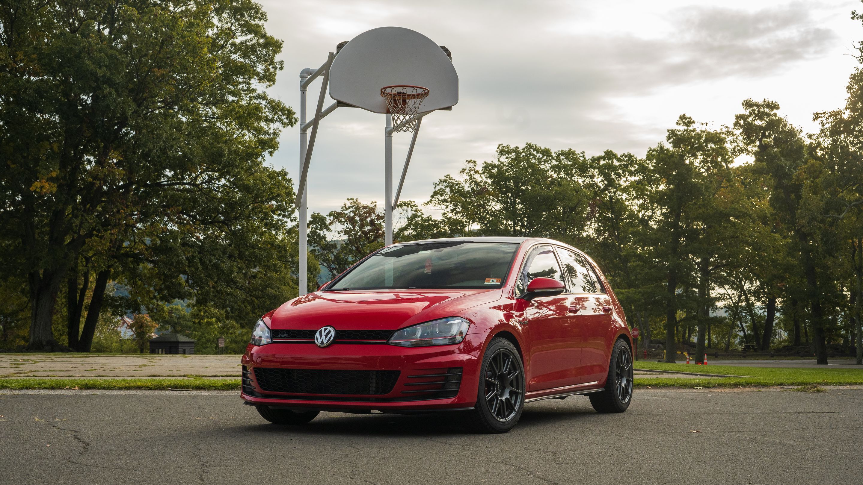 Red VW MK7 GTI with 17" SM-10 Apex wheels in Anthracite