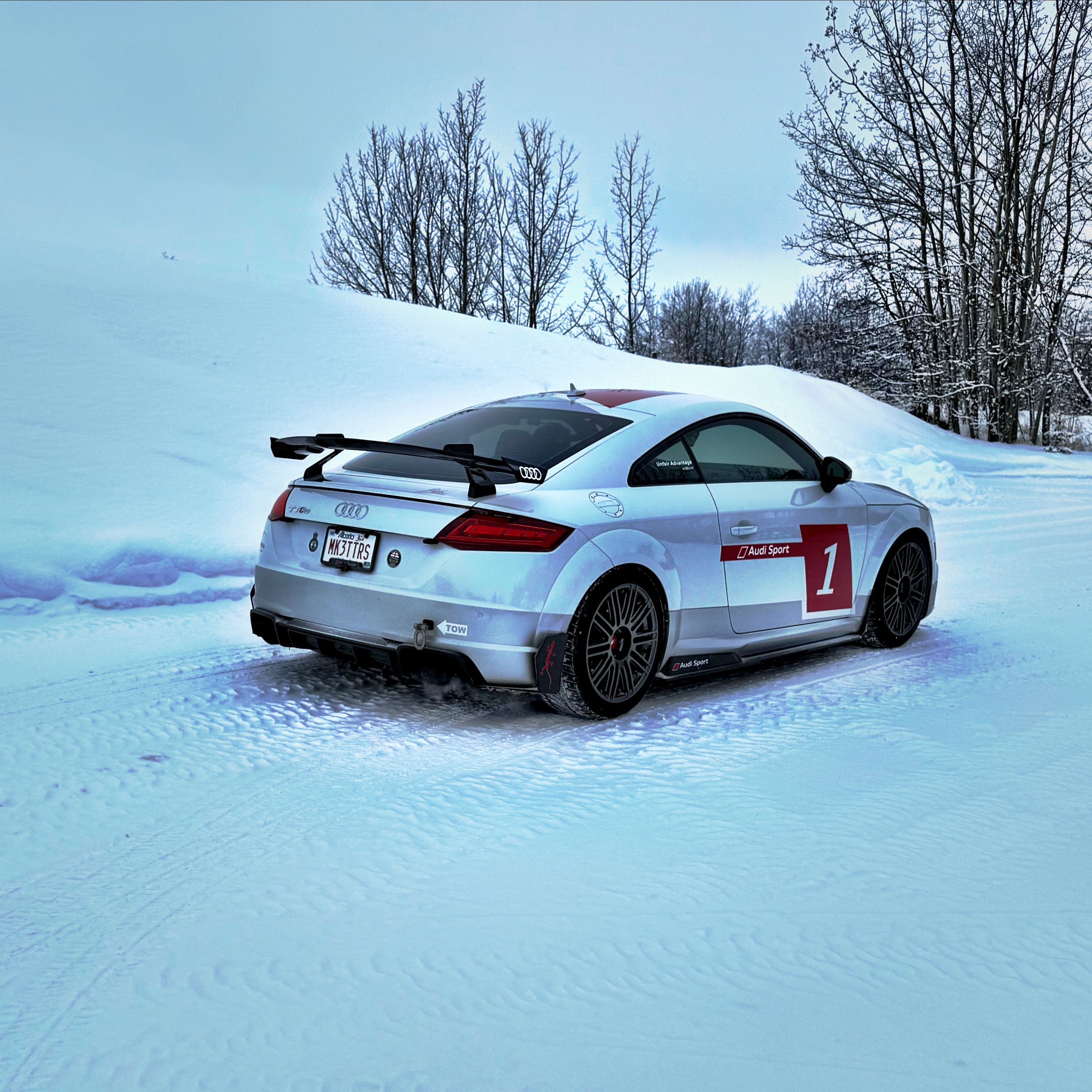 Race Livery Audi FV/8S TT RS with 18" TC-10RT Apex wheels in Anthracite