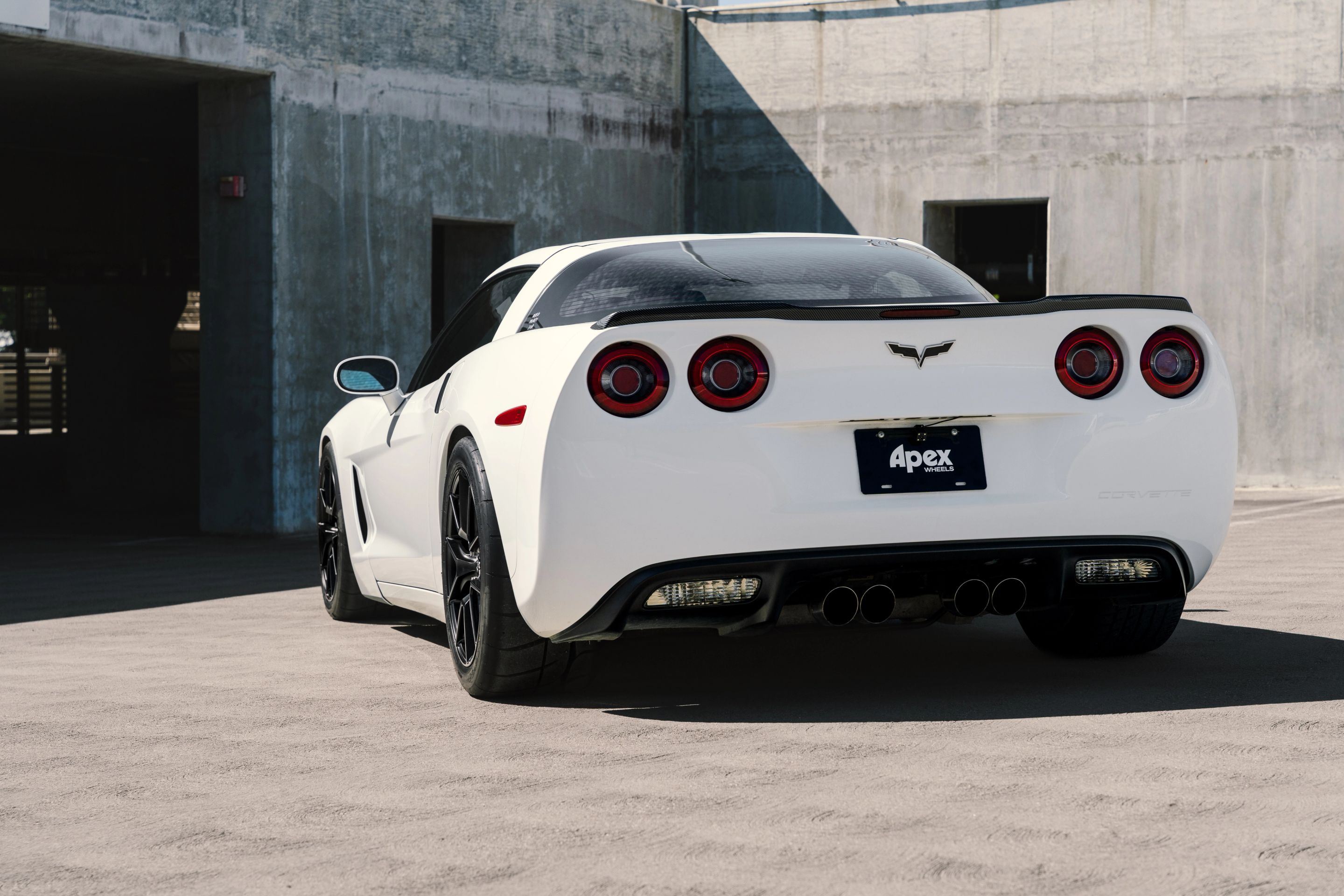 White Chevrolet C6 Corvette Base/Z51 with 18" VS-5 Apex wheels in Satin Black