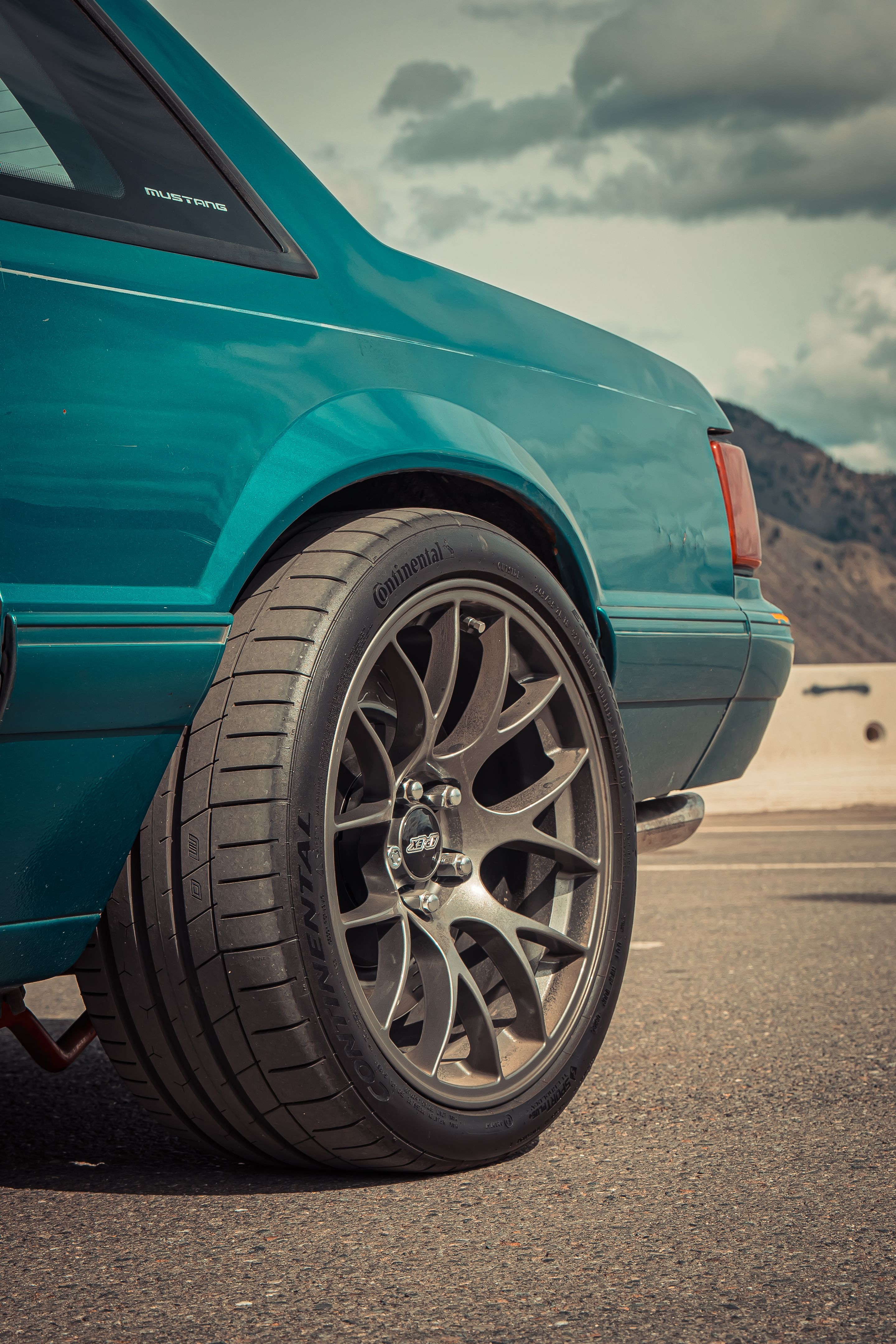 Green Ford SN95 Mustang GT with 18" EC-7 Apex wheels in Anthracite