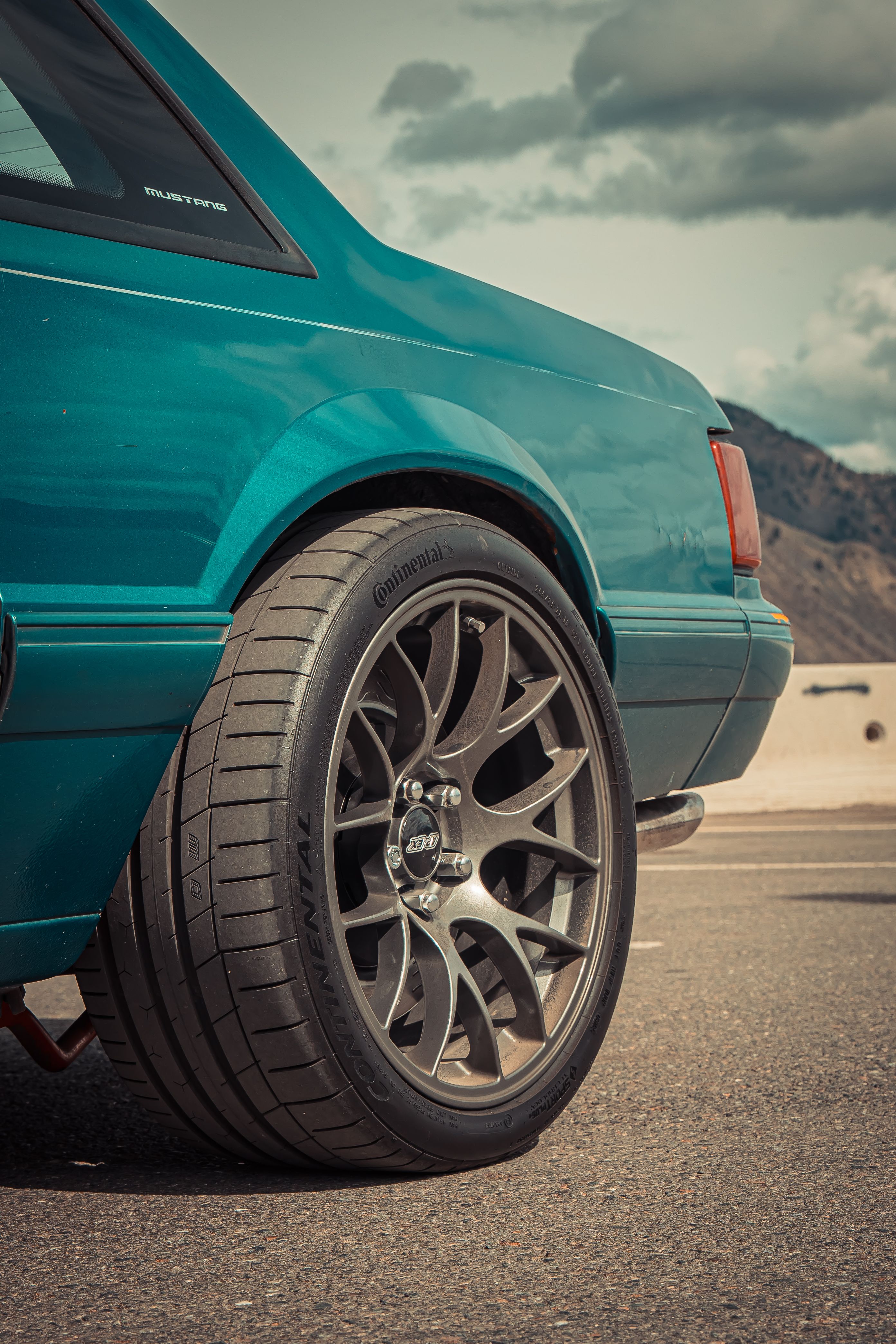 Green Ford SN95 Mustang GT with 18" EC-7 Apex wheels in Anthracite