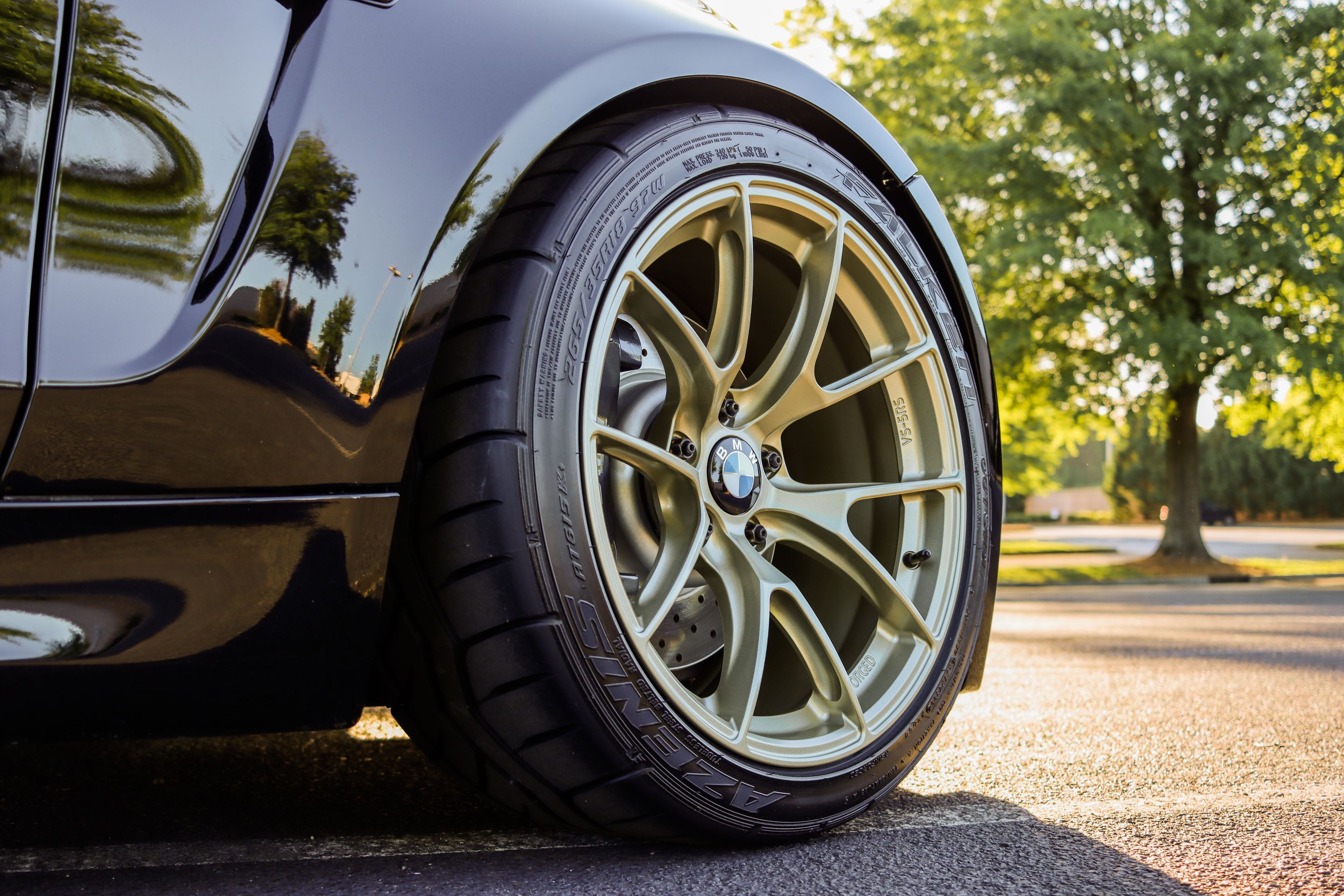 Black BMW E82 Coupe 1 Series with 18" VS-5RS Apex wheels in Motorsport Gold