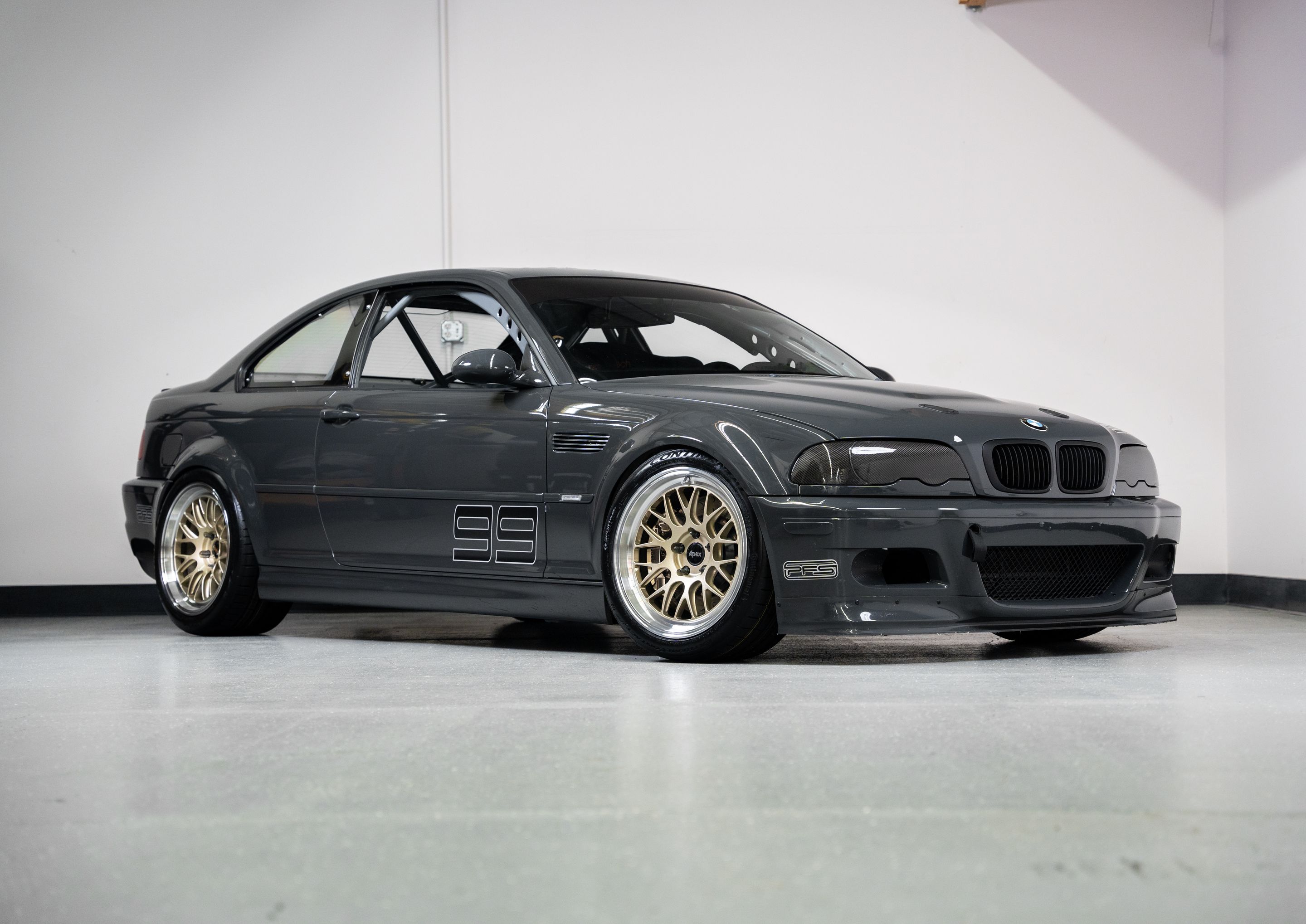 Grey BMW E46 M3 with 18" ML-10RT Apex wheels in Machined Lip Gloss Motorsport Gold