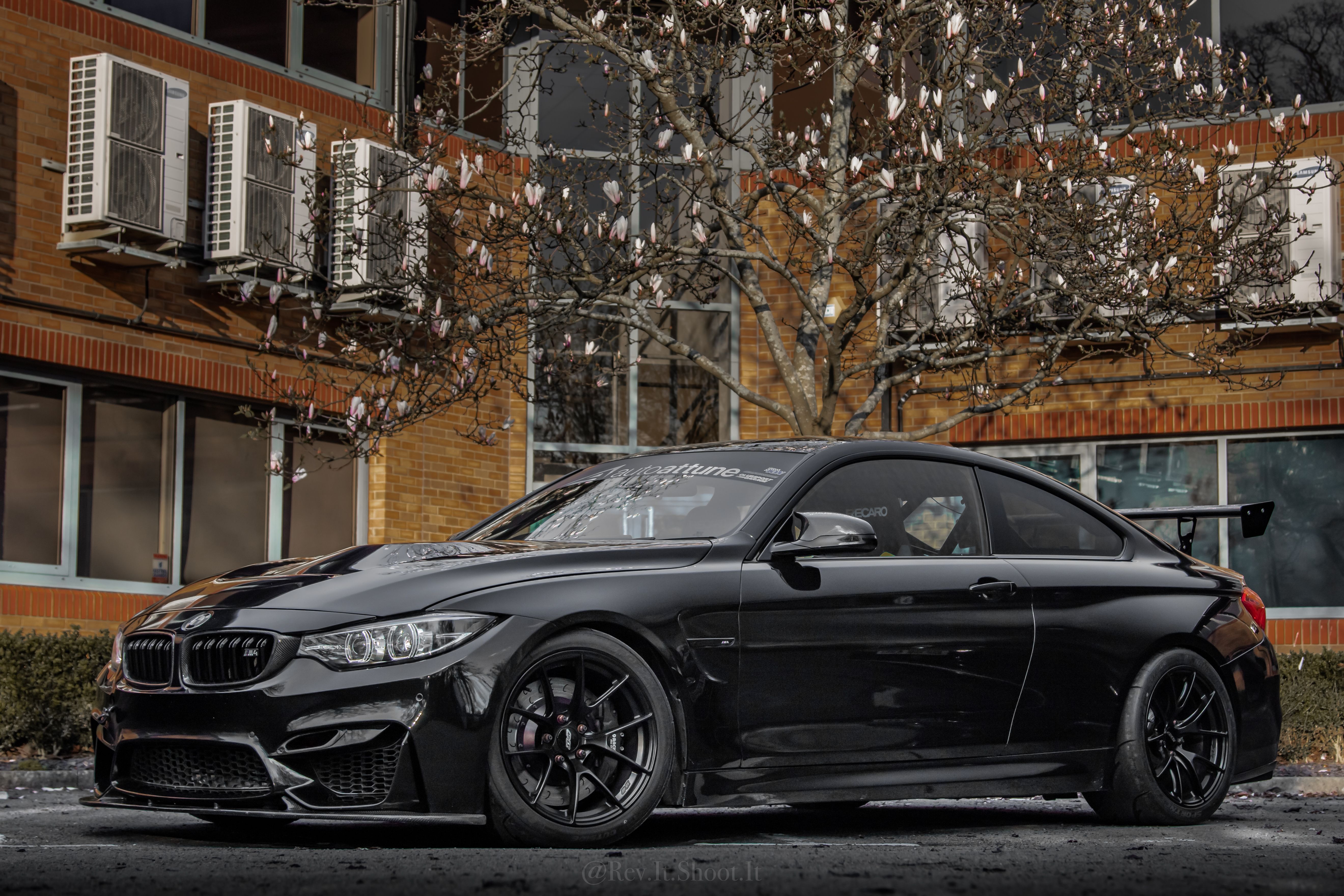 BMW F82 Coupe M4 with 18