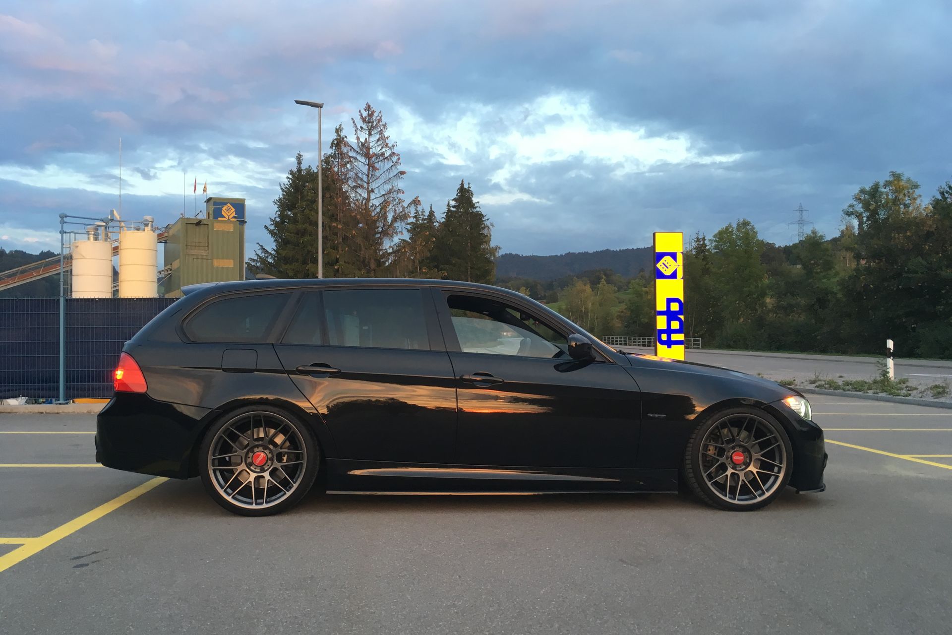 BMW E91 LCI Wagon 3 Series with 19 ARC-8 in Anthracite on BMW E90