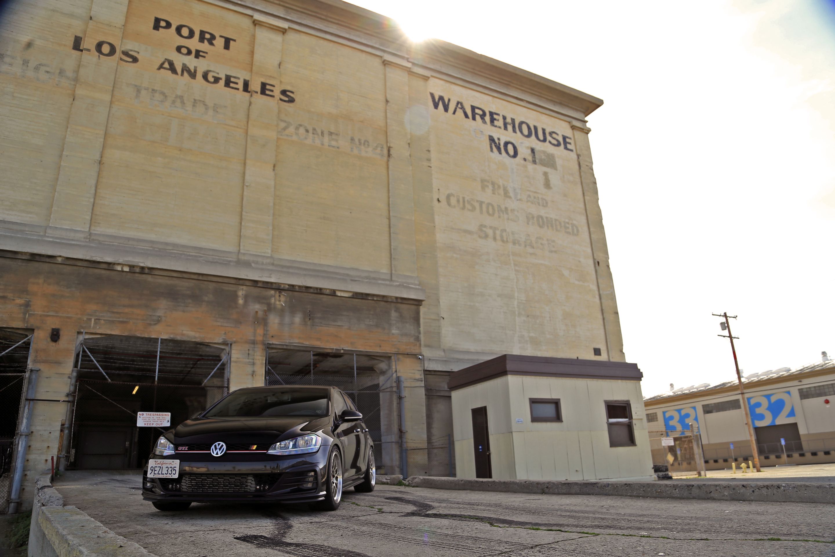 Black VW MK7 GTI with 18" ML-10RT Apex wheels in Machined Lip Gloss Motorsport Gold