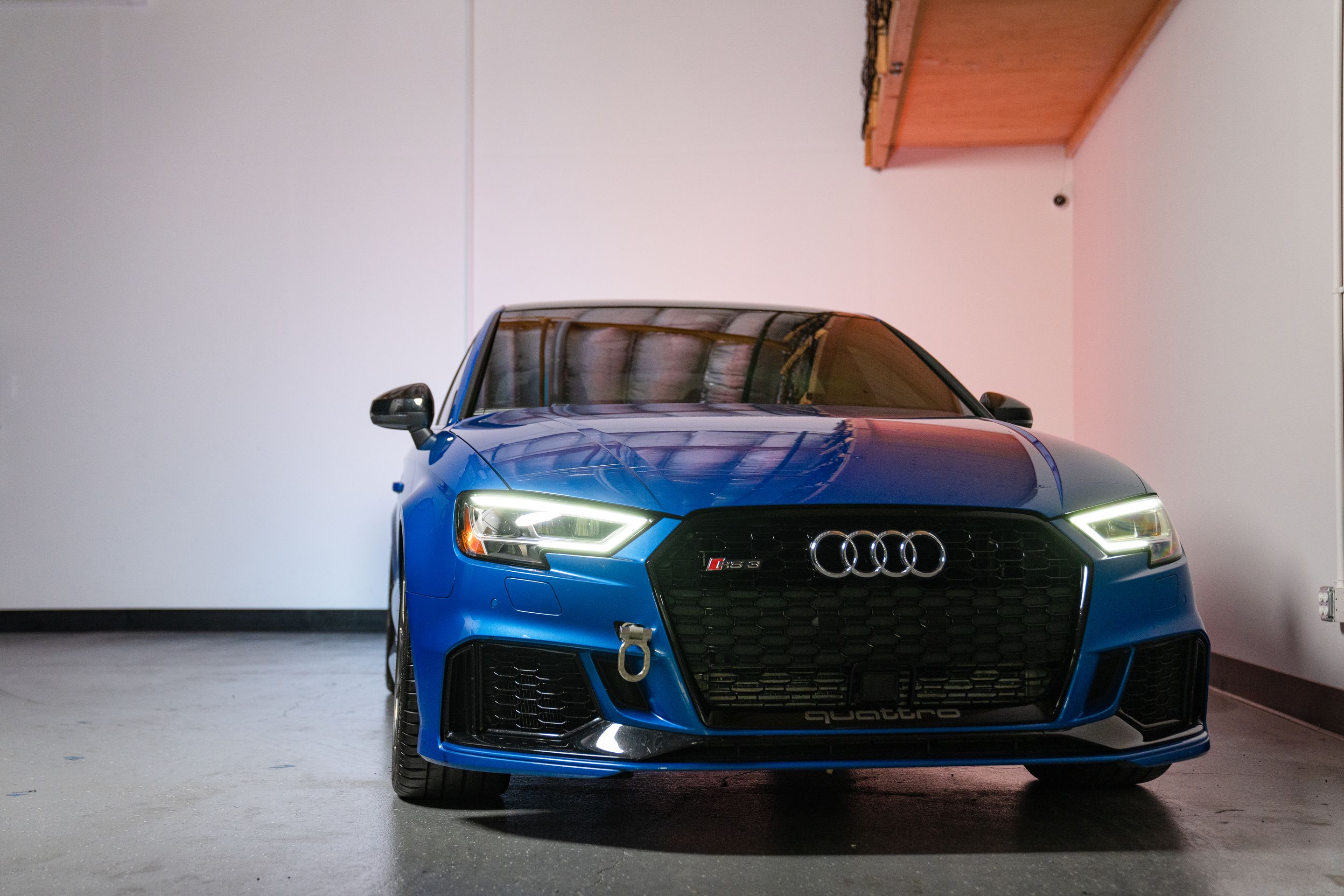 Blue Audi 8V RS 3 with 18" SM-10 Apex wheels in Anthracite