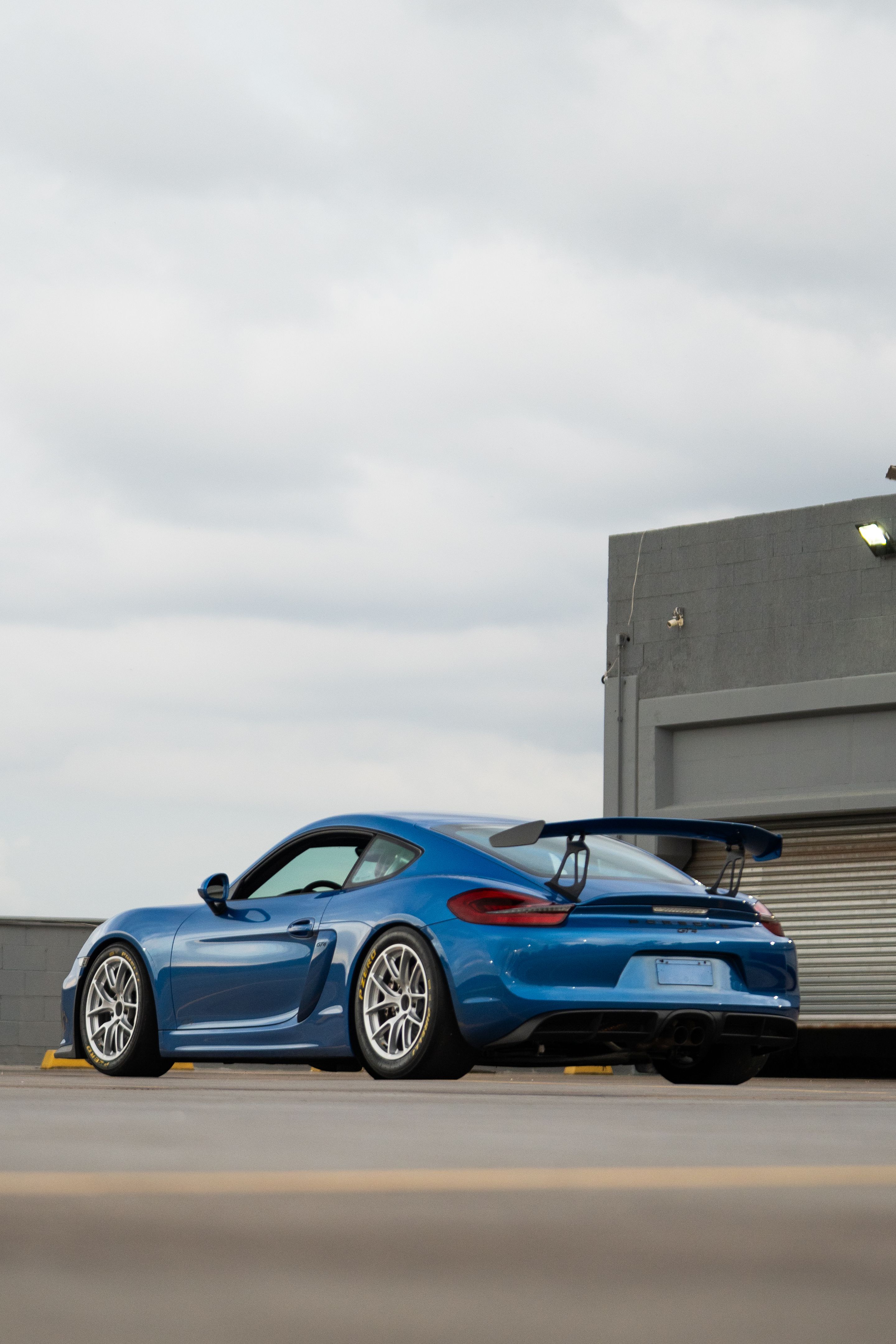 Blue Porsche 981 Cayman GT4 with 18" VS-5RE Apex wheels in Race Silver