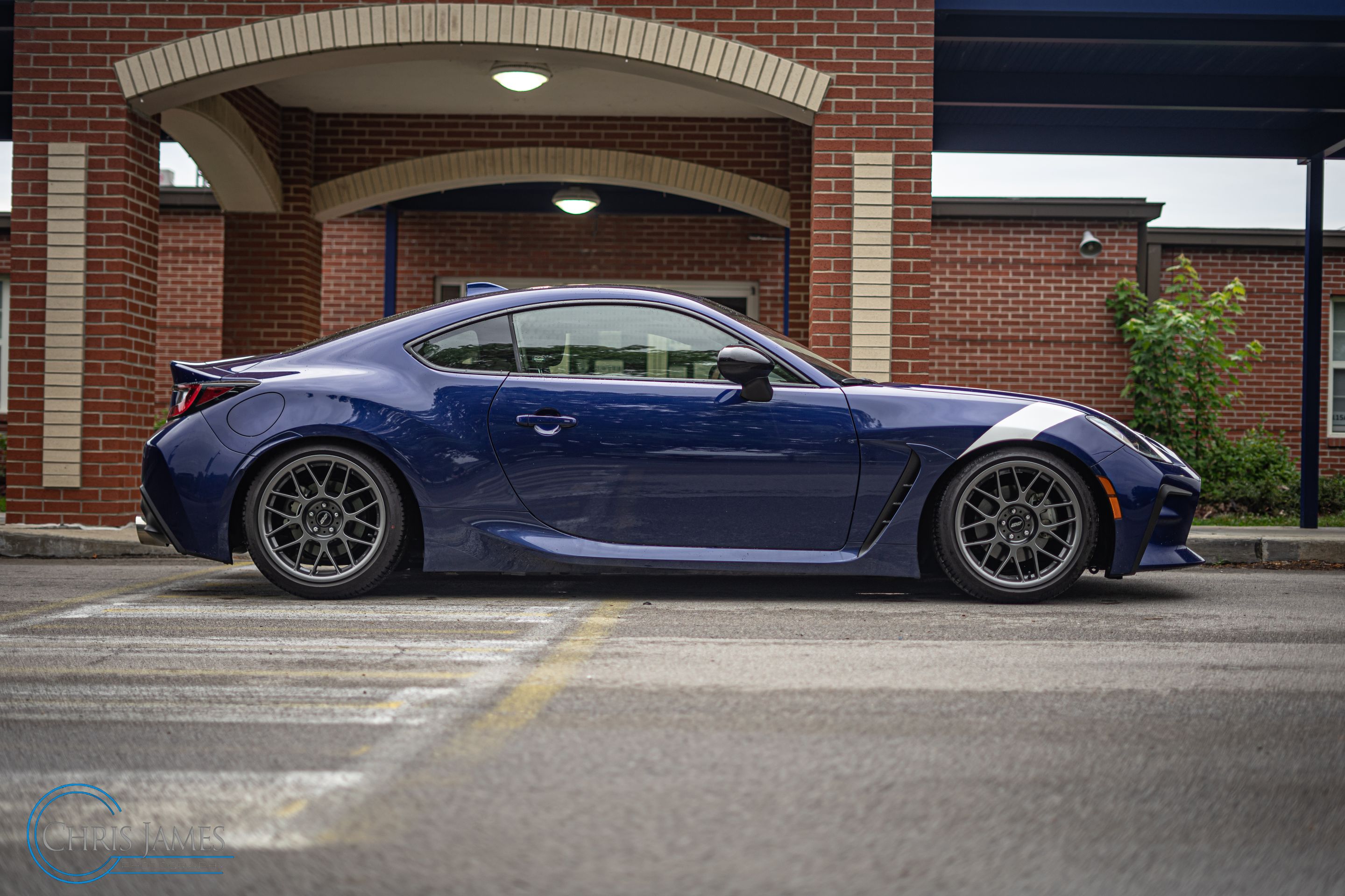 Blue Toyota GR86 with 17" ARC-8 Apex wheels in Anthracite
