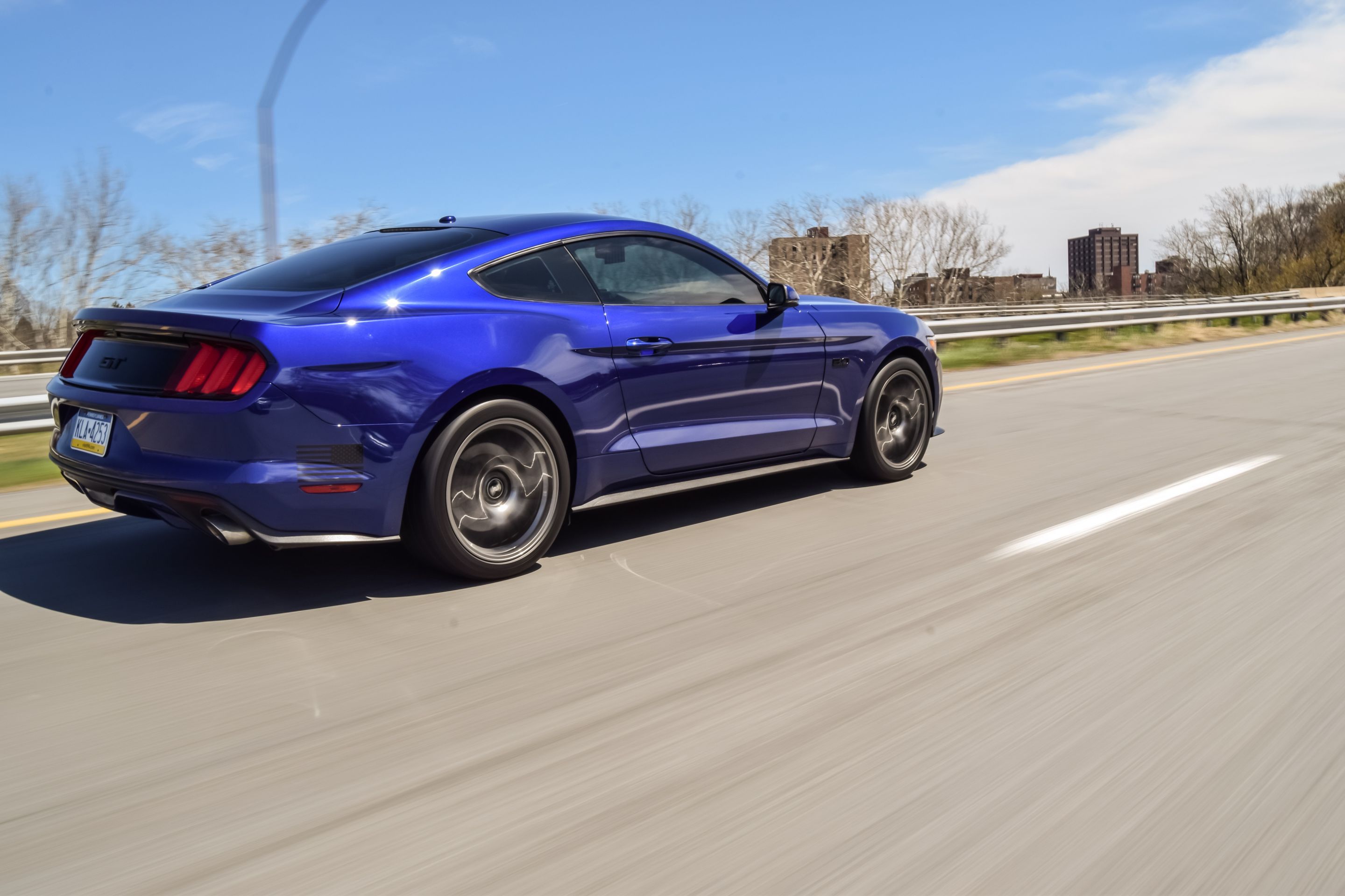 Blue Ford S550 Mustang GT with 19" EC-7 Apex wheels in Anthracite