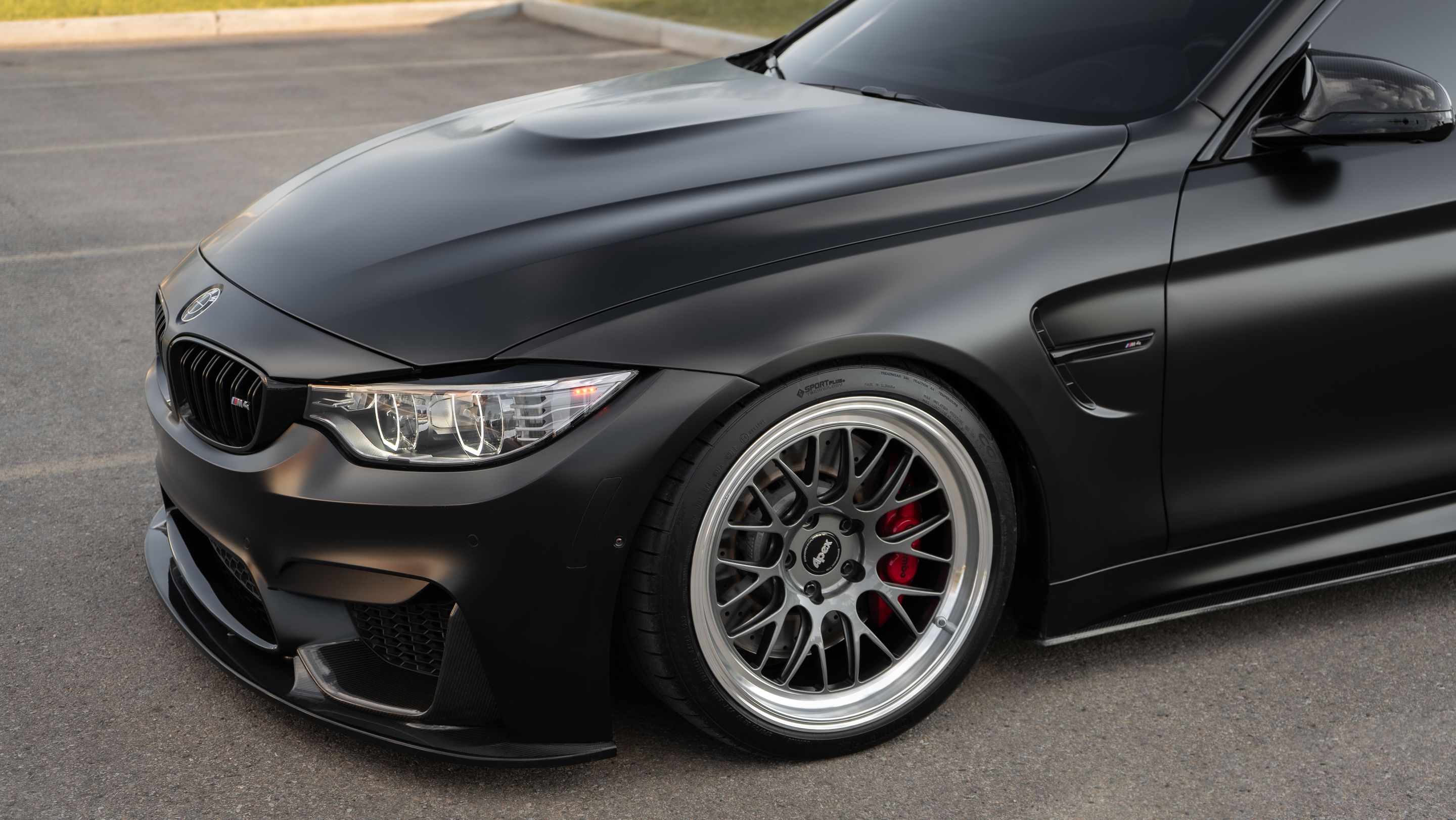 Black BMW F82 Coupe M4 with 19" ML-10RT Apex wheels in Machined Lip Anthracite