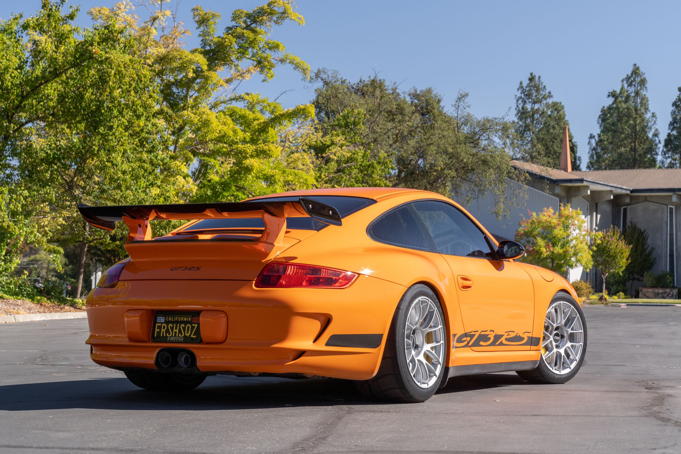 Orange Porsche 911 997 GT3 RS with 18" EC-7RS Apex wheels in Race Silver