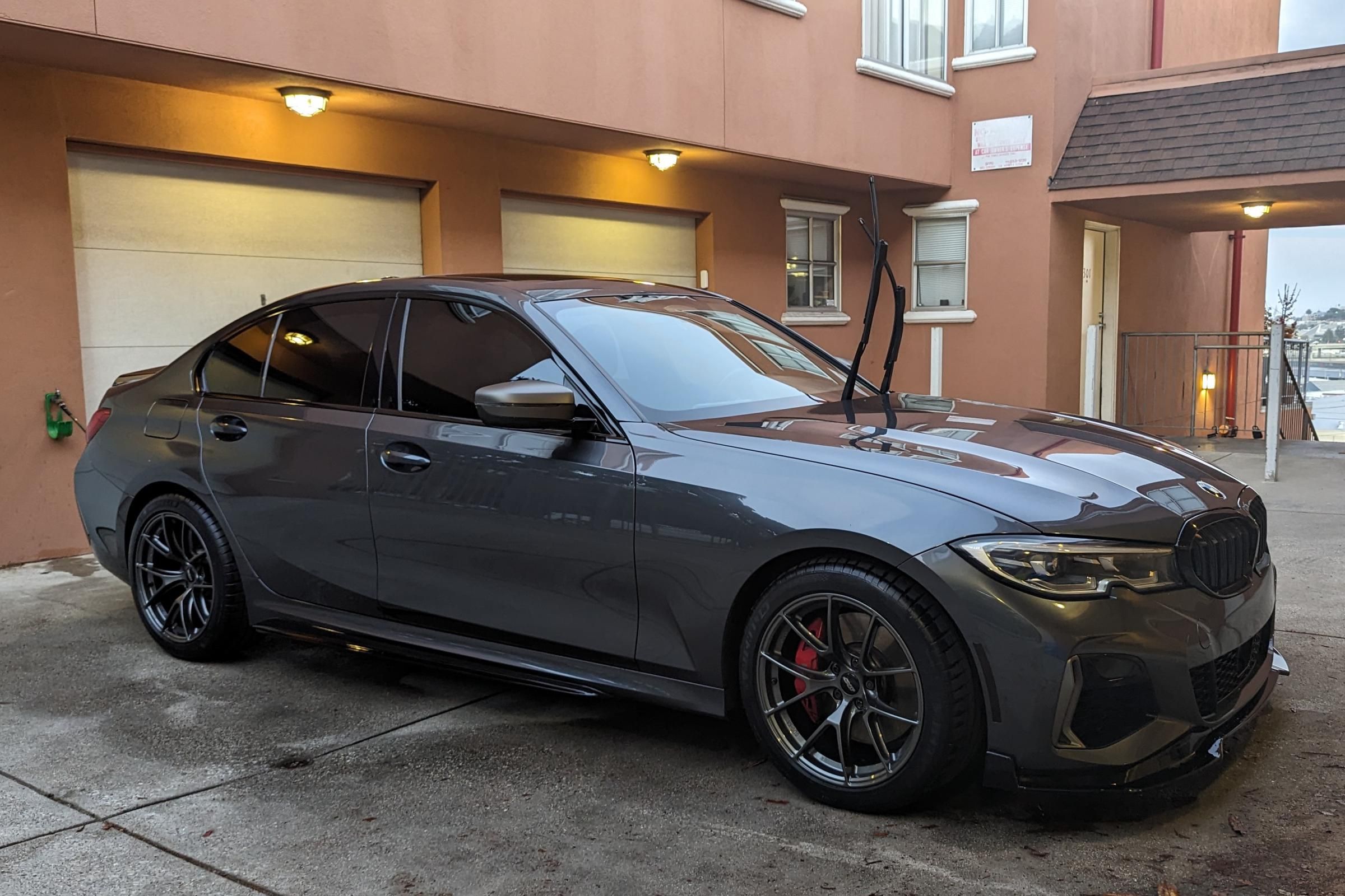 Grey BMW G20 Sedan 3 Series with 18" VS-5RS Apex wheels in Anthracite