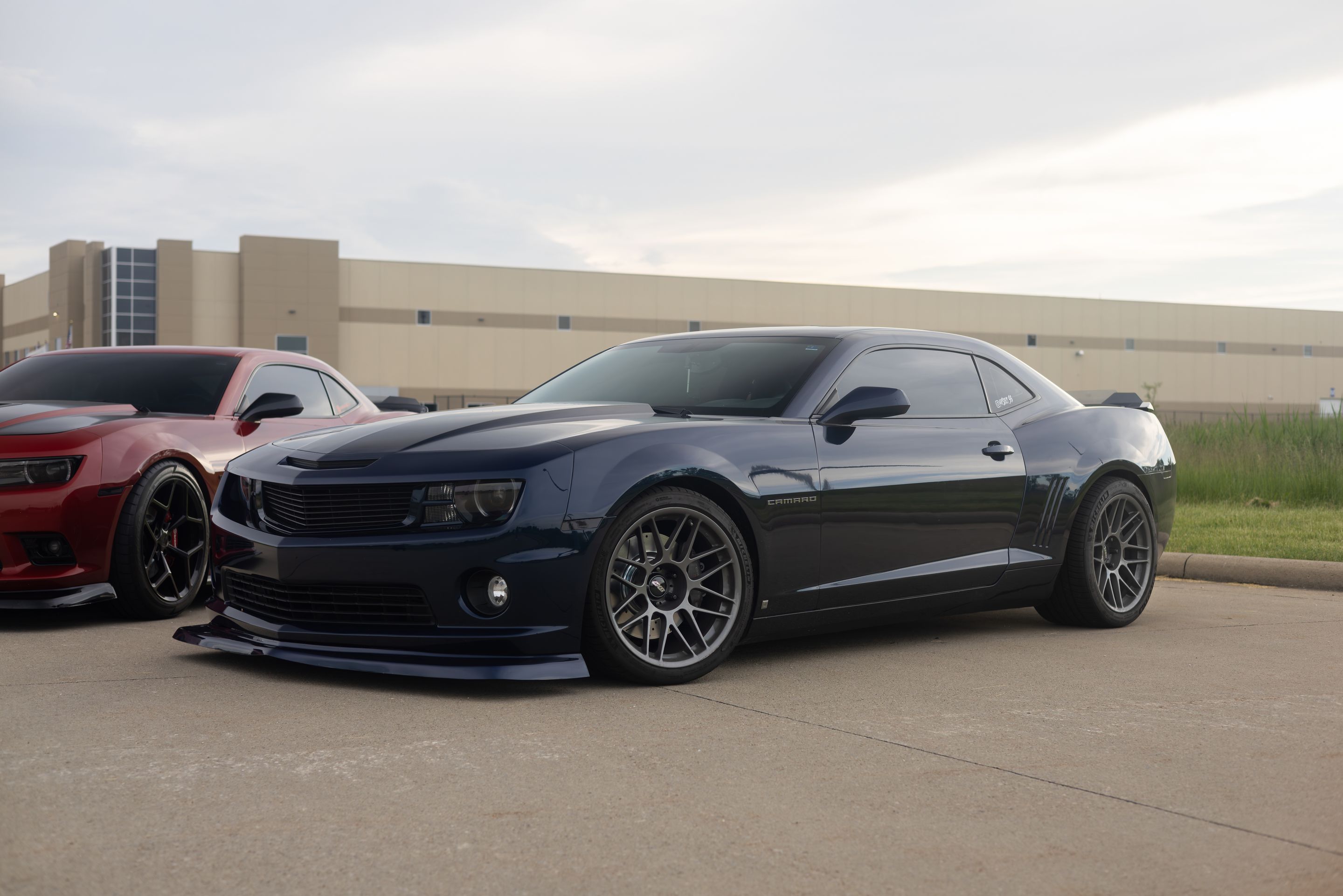 Blue Chevrolet 5th Gen Camaro SS with 19" ARC-8 Apex wheels in Anthracite