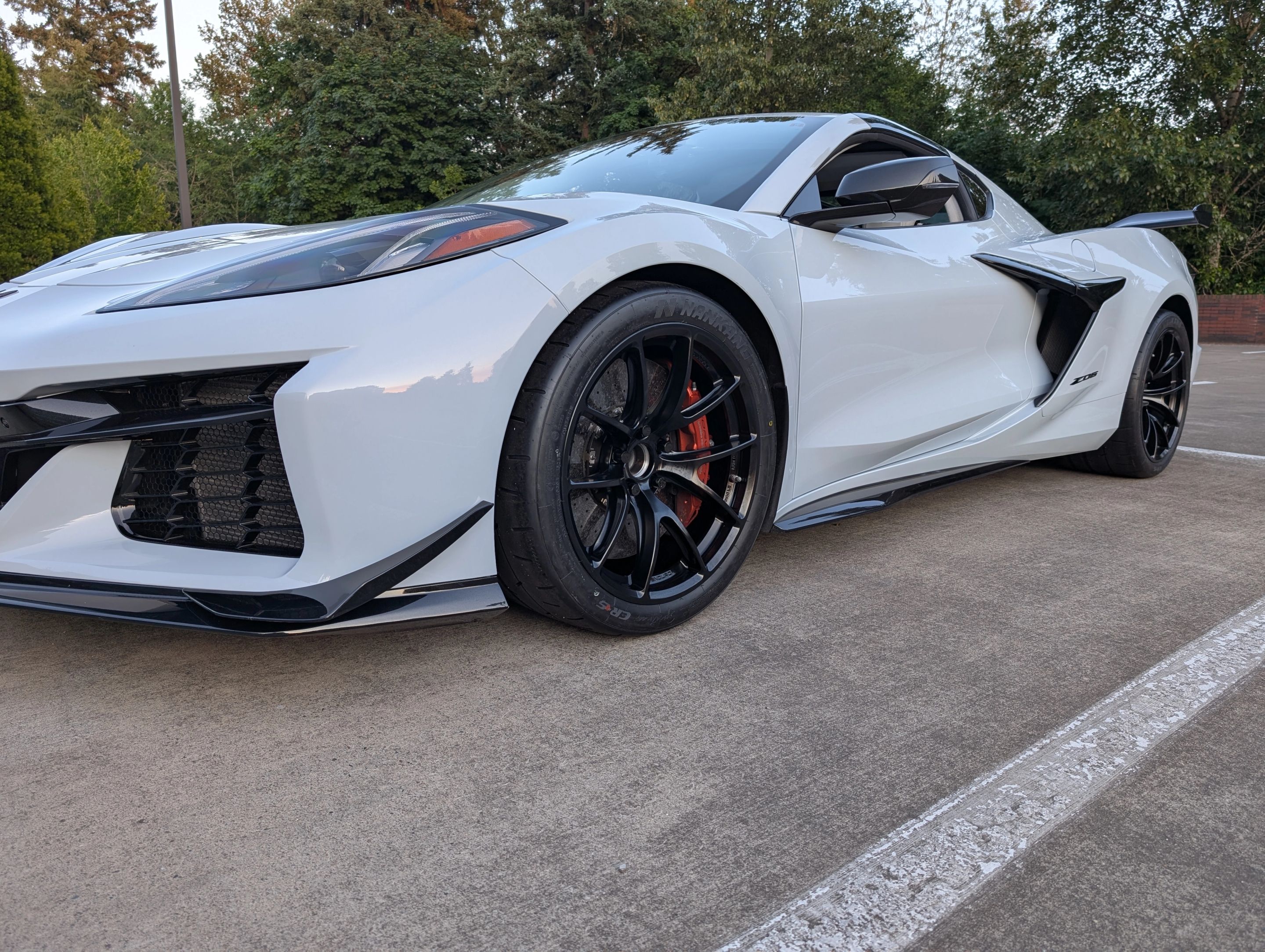 Grey Chevrolet C8 Corvette Z06 with 19" VS-5RE Apex wheels in Satin Black