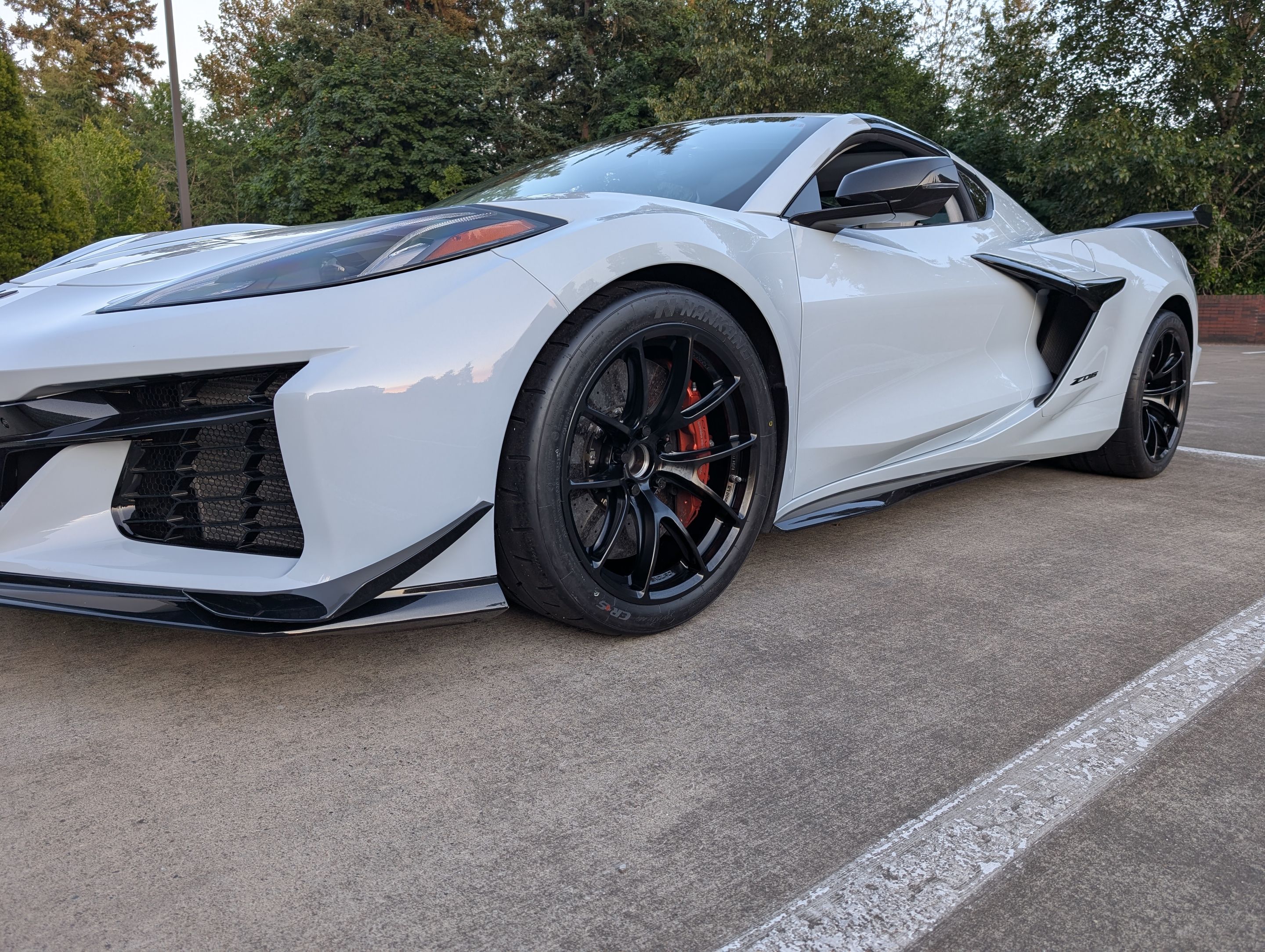 Grey Chevrolet C8 Corvette Z06 with 19" VS-5RE Apex wheels in Satin Black