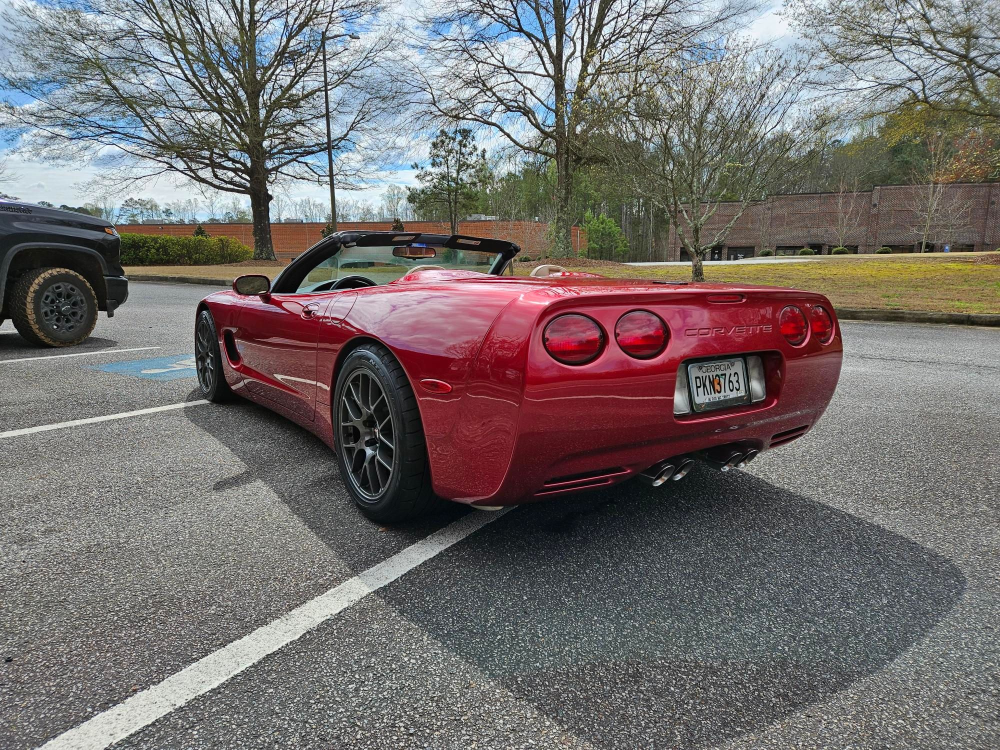 Red Chevrolet C5 Corvette Base/Z51 with 18" EC-7 Apex wheels in Anthracite