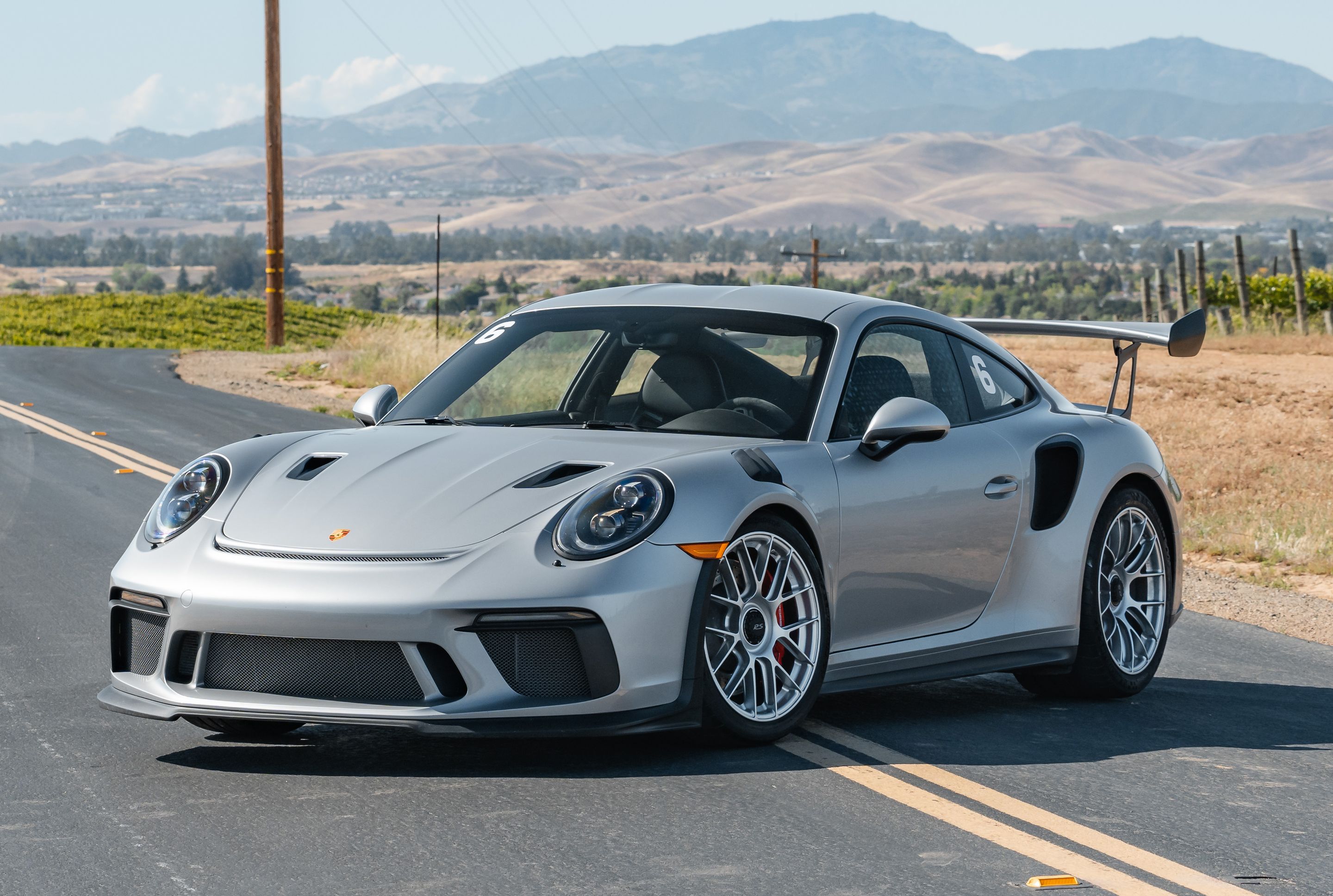 Silver Porsche 911 991.2 GT3 RS with 19" EC-7RS Apex wheels in Race Silver