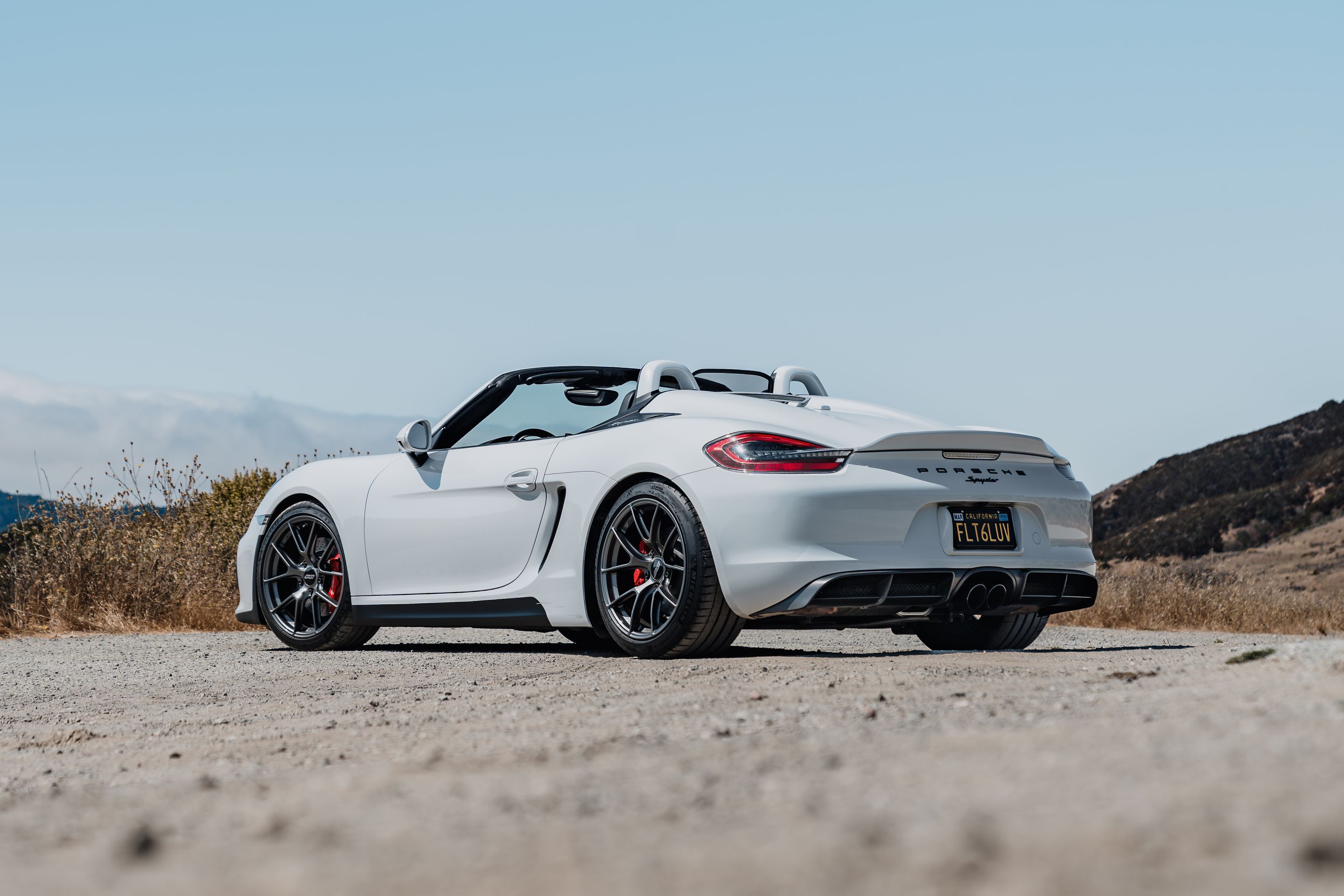 White Porsche 981 Spyder with 19" VS-5RS Apex wheels in Anthracite