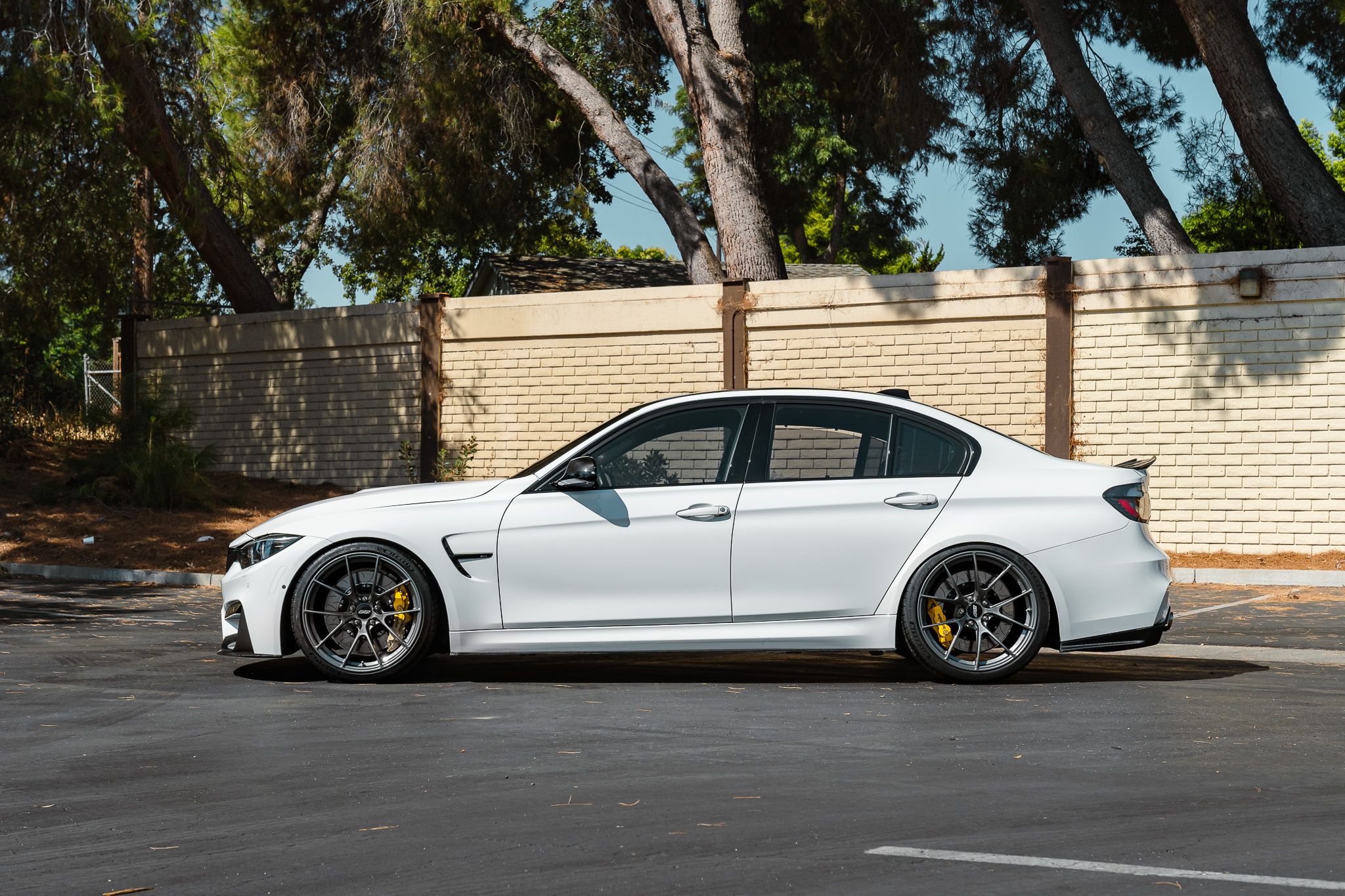 White BMW F80 M3 with 20" VS-5RS Apex wheels in Anthracite