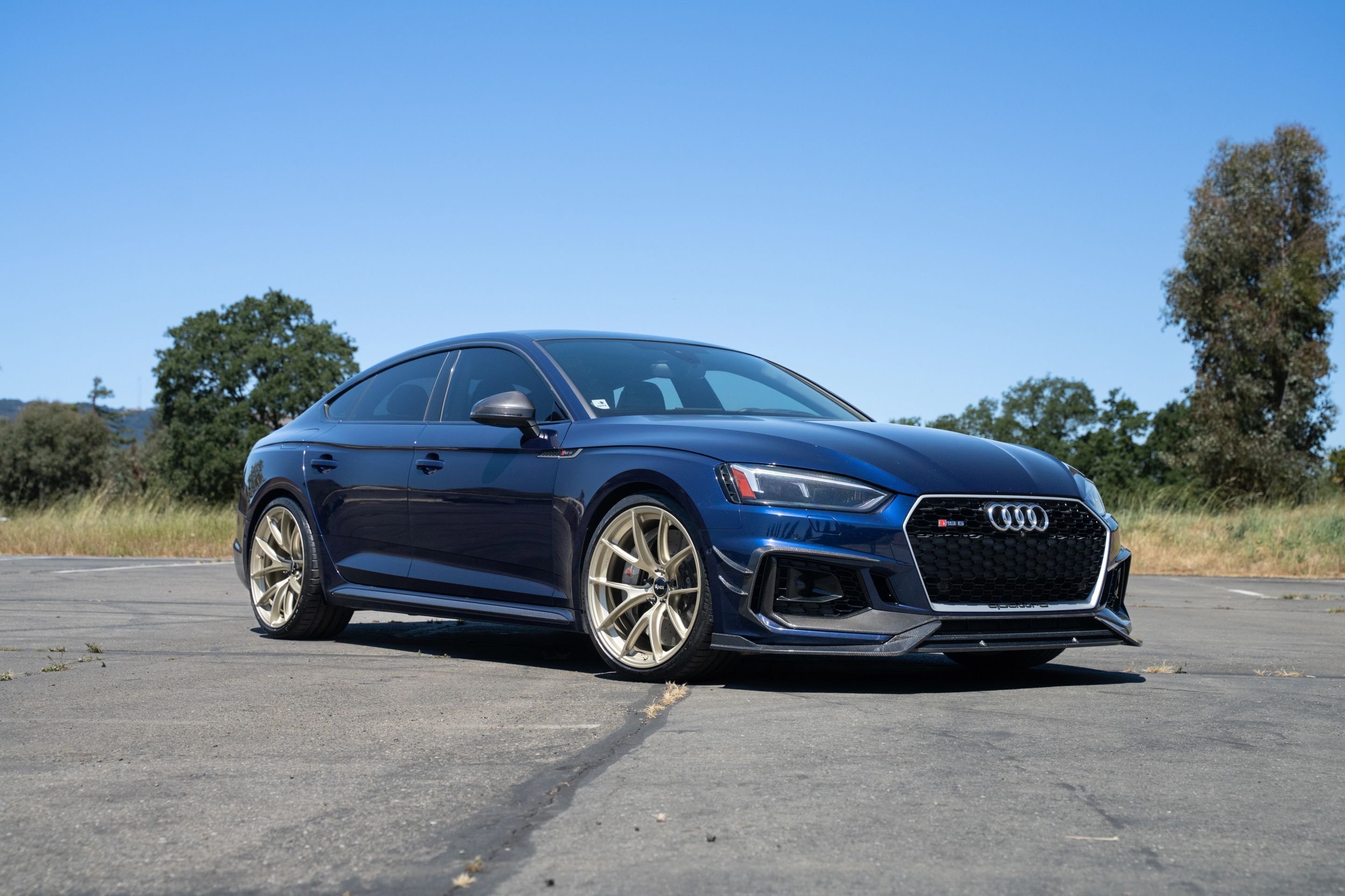 Blue Audi B9 RS 5 Sportback with 20" VS-5RS Apex wheels in Motorsport Gold