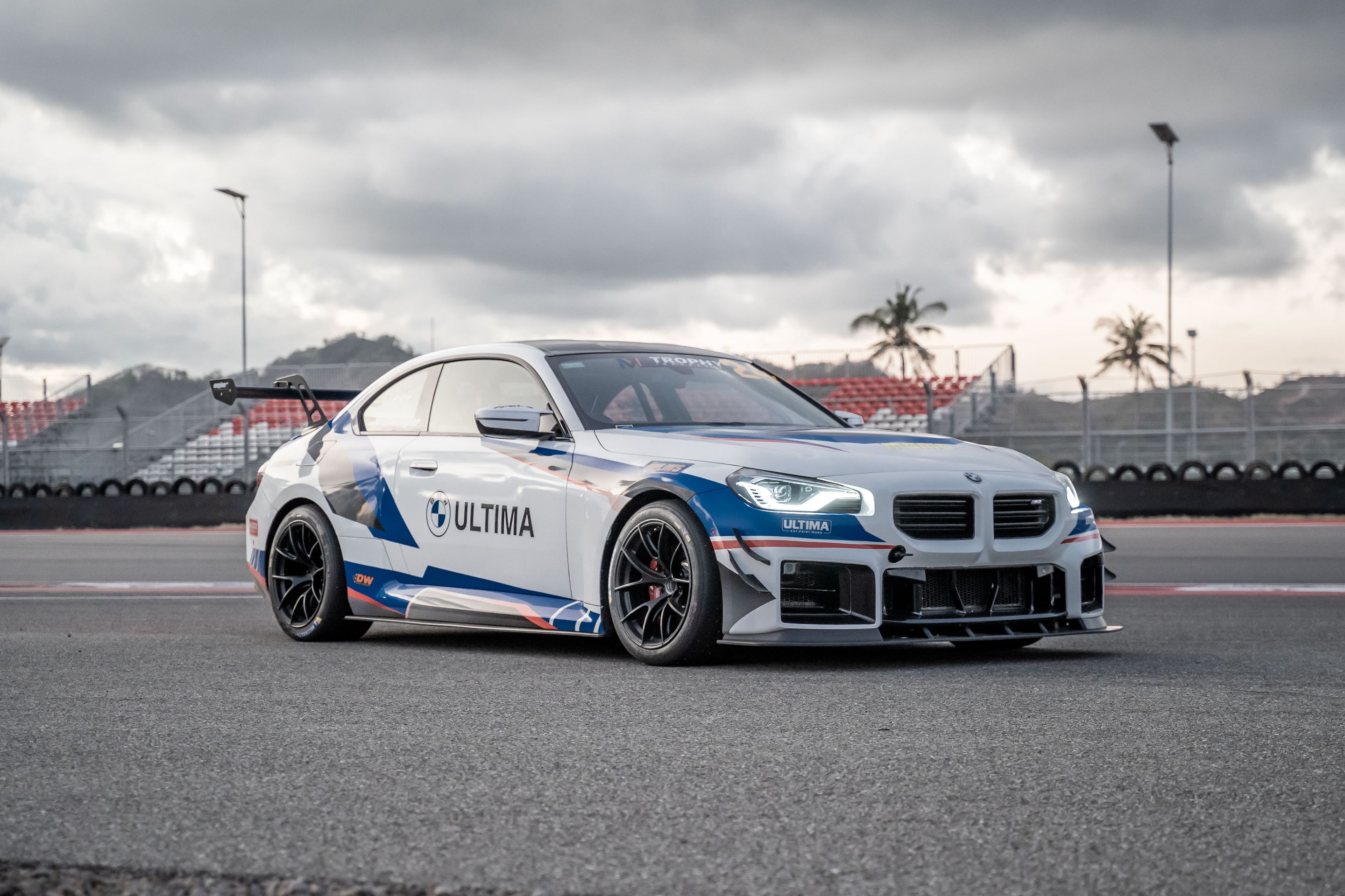 Multicolor BMW G87 M2 with 18" VS-5RS Apex wheels in Satin Black