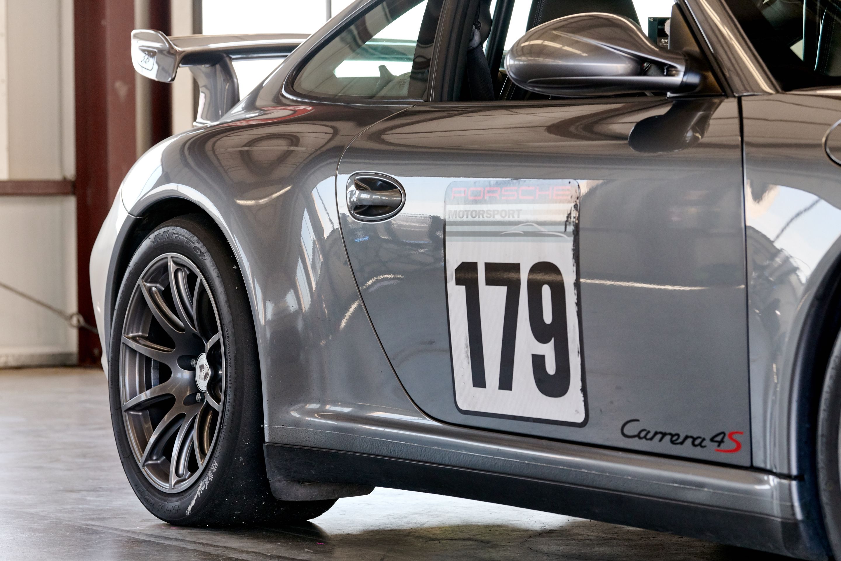 Grey Porsche 911 997 Carrera 4S with 18" SM-10 Apex wheels in Anthracite