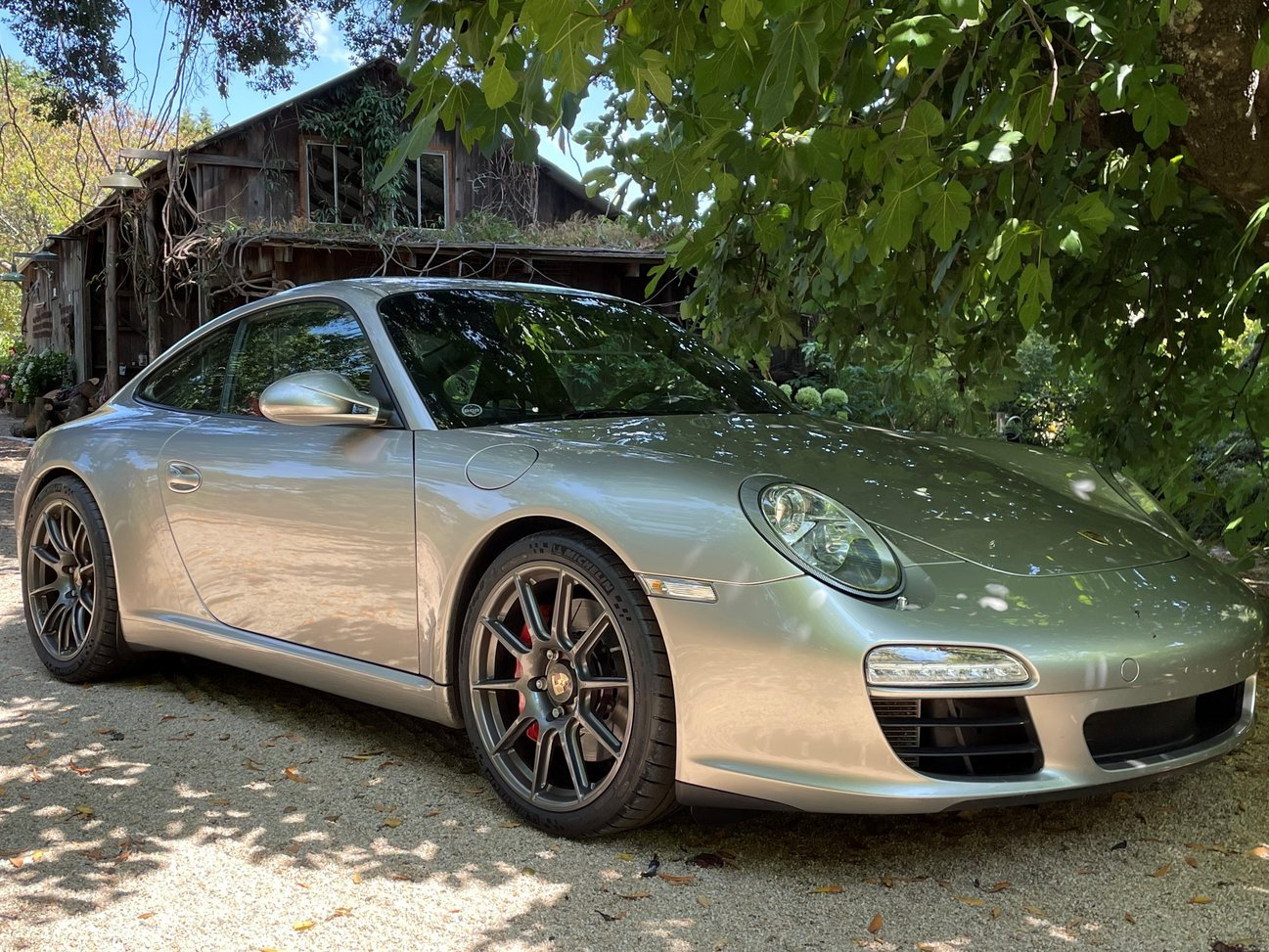 Silver Porsche 911 997 Carrera S with 19" SM-10 Apex wheels in Anthracite
