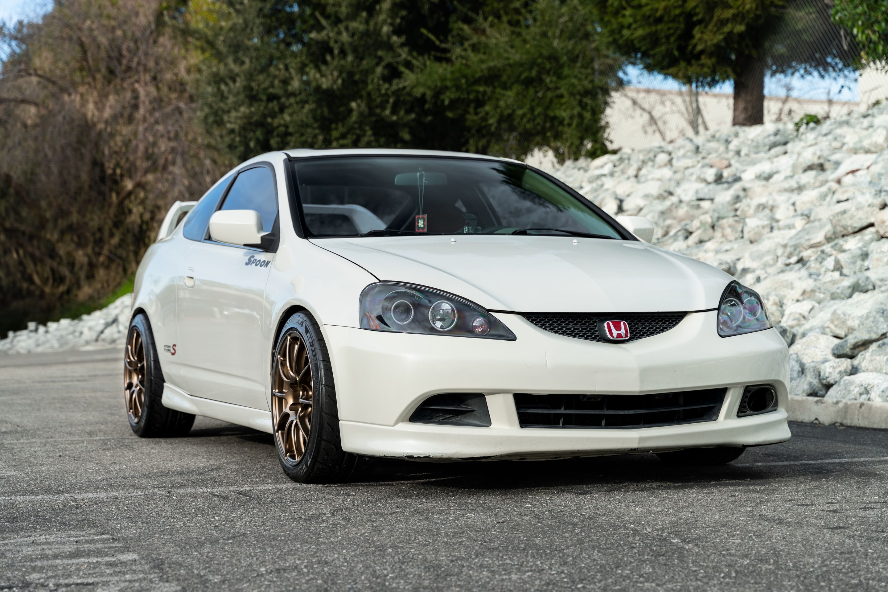 White Acura DC5 RSX with 17" SM-10RS Apex wheels in Satin Bronze