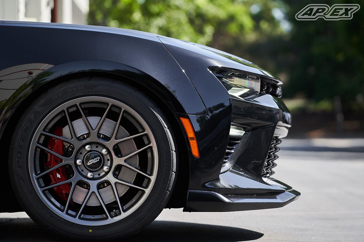 Black Chevrolet 6th Gen Camaro SS 1LE with 19" ARC-8 Apex wheels in Anthracite