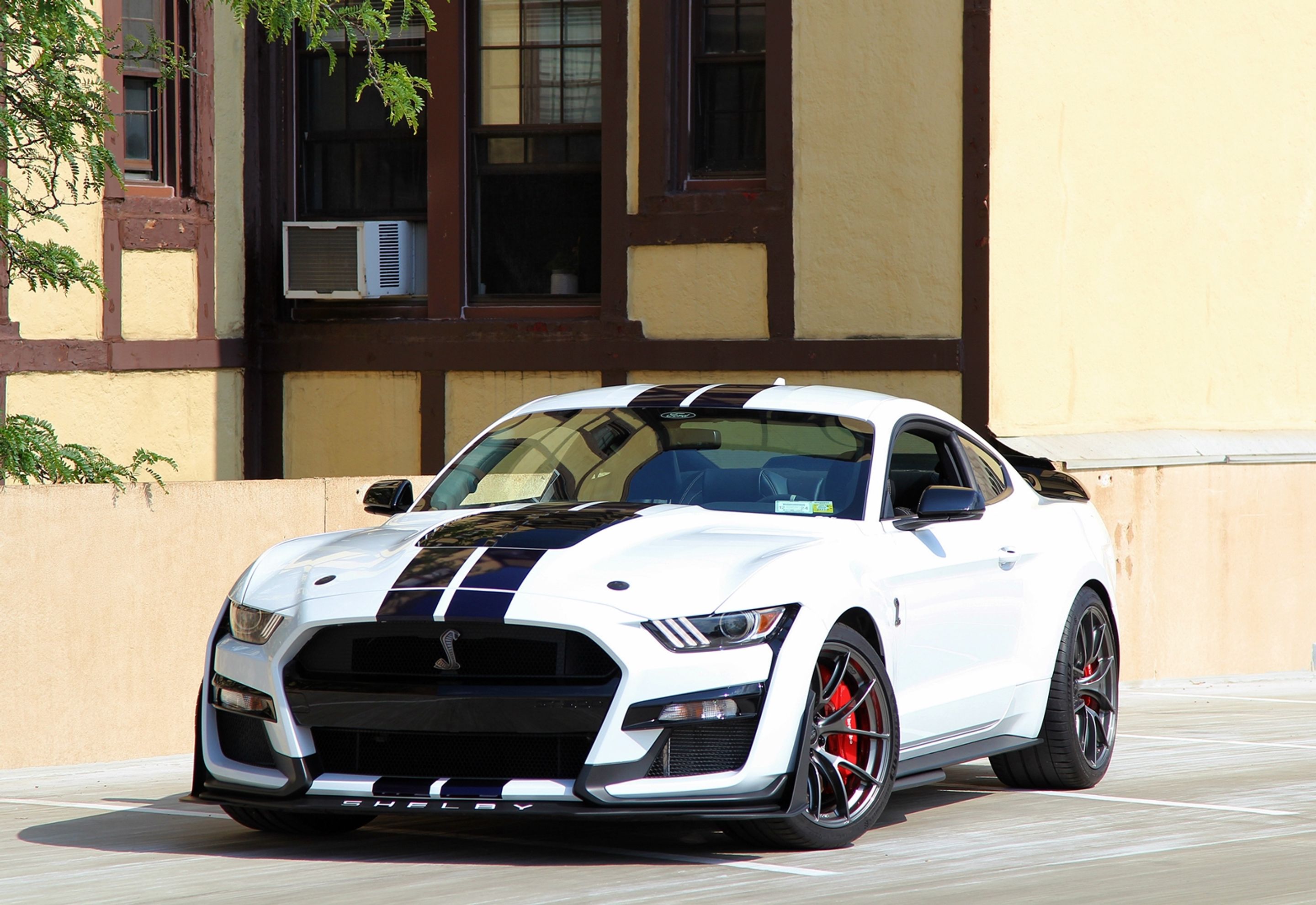 White Ford S550 Mustang GT500 with 20" VS-5RS Apex wheels in Anthracite