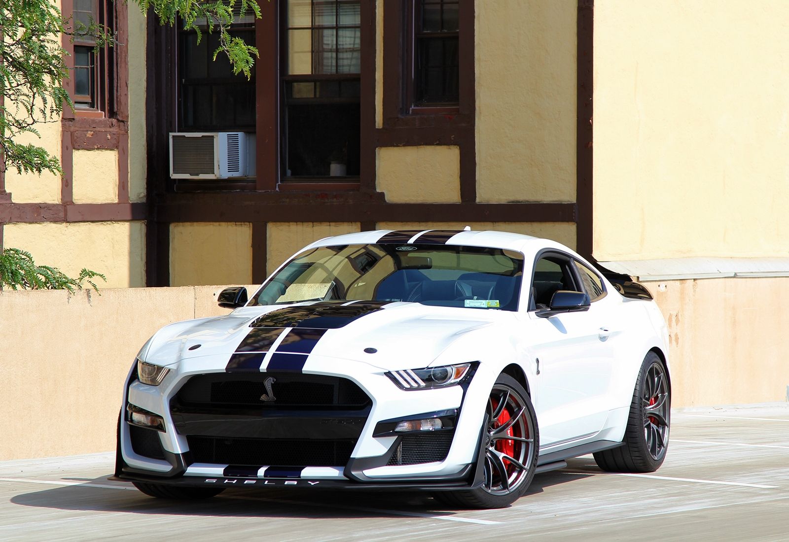 White Ford S550 Mustang GT500 with 20" VS-5RS Apex wheels in Anthracite
