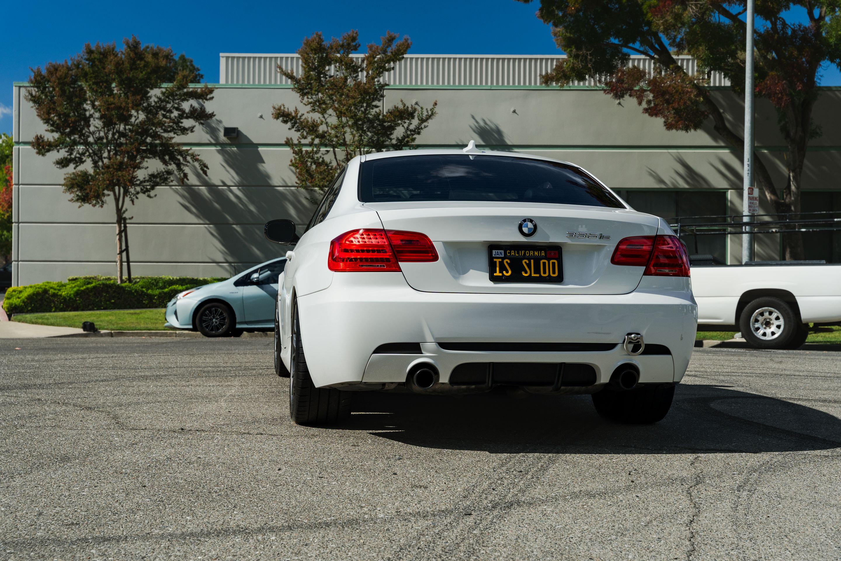 White BMW E92 Coupe 3 Series with 18" EC-7 Apex wheels in Anthracite