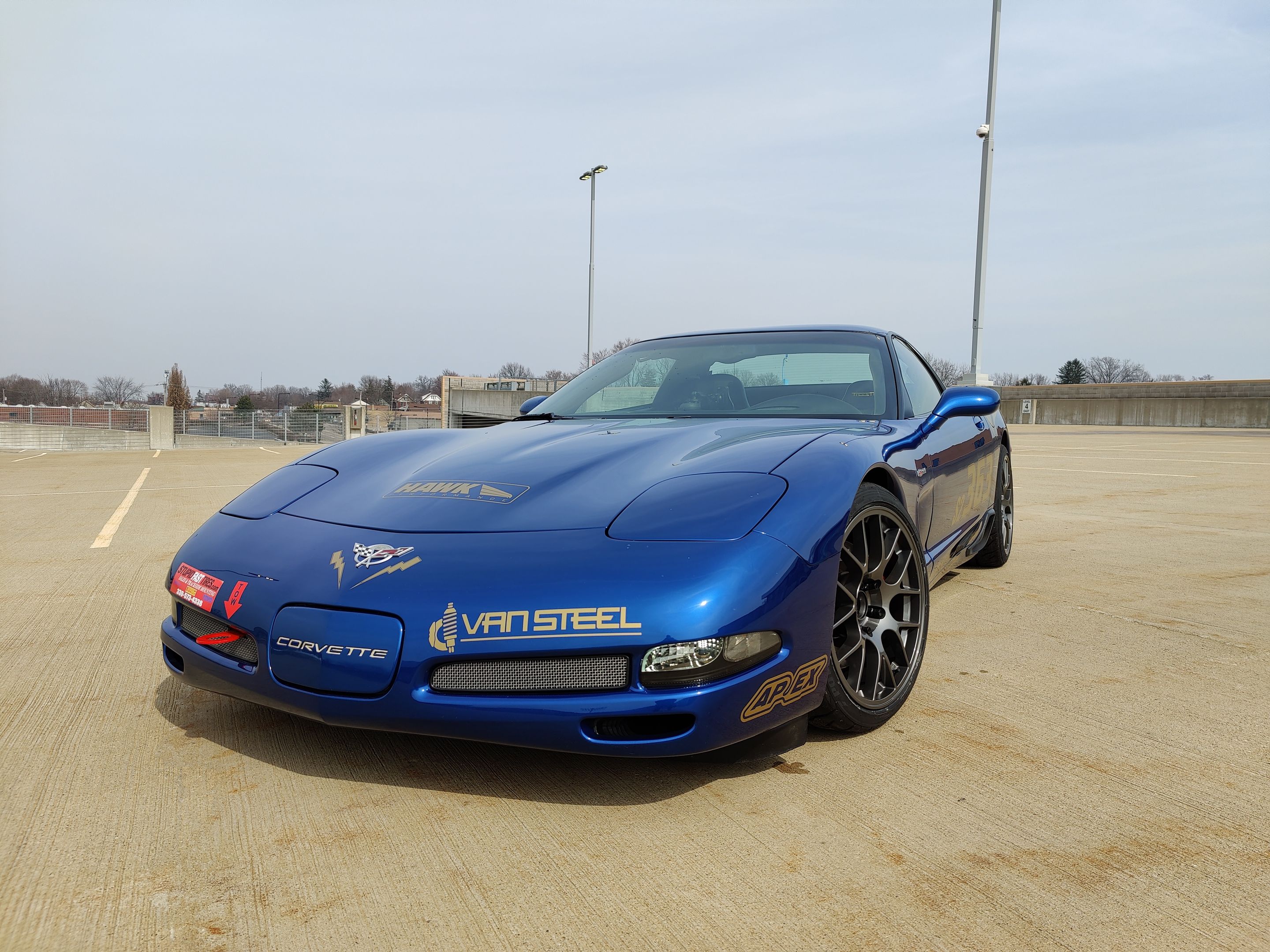 Blue Chevrolet C5 Corvette Z06 with 18" EC-7 Apex wheels in Anthracite