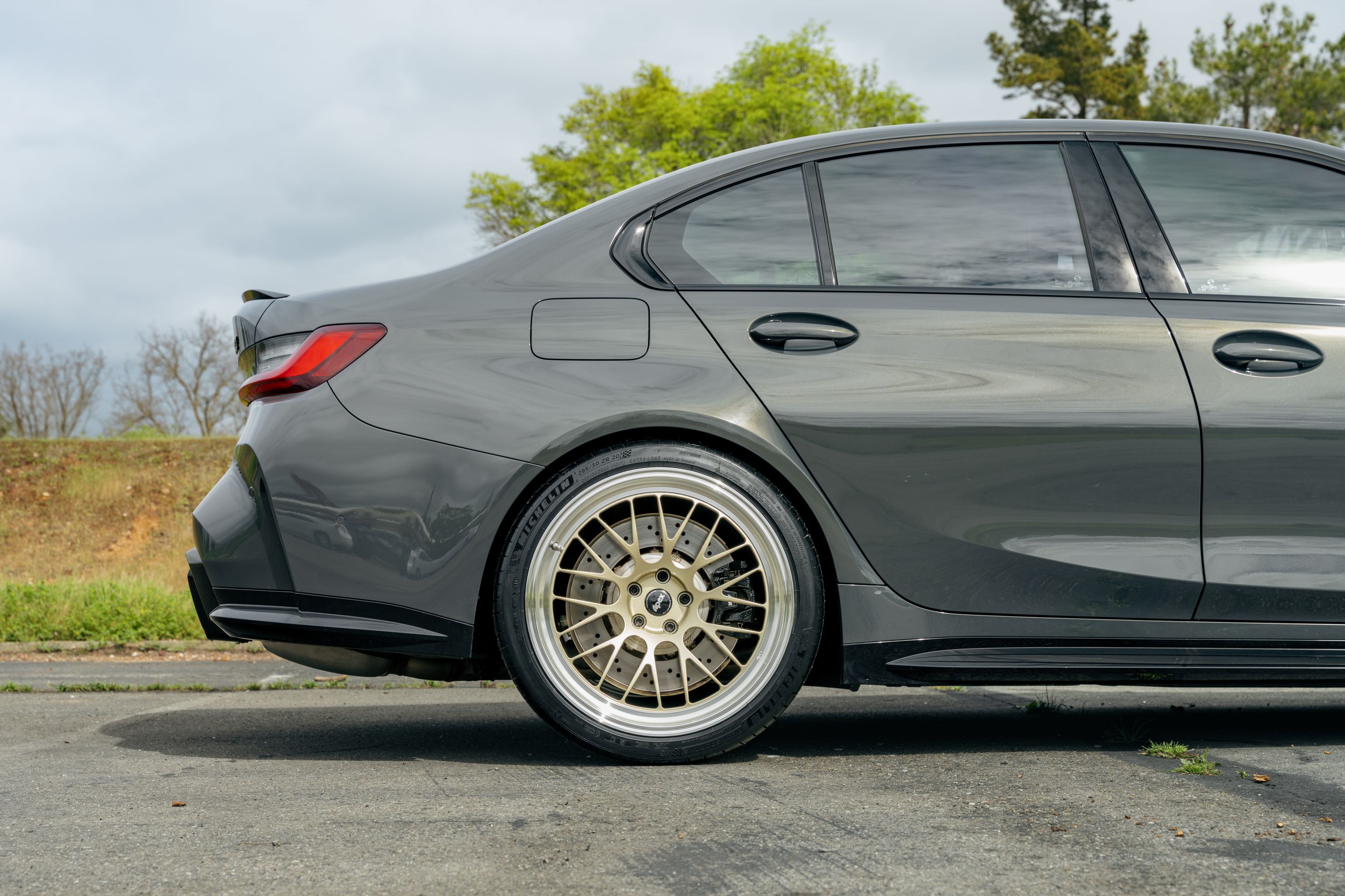 Grey BMW G80 M3 with 19"/20" ML-10RT Apex wheels in Machined Lip Gloss Motorsport Gold