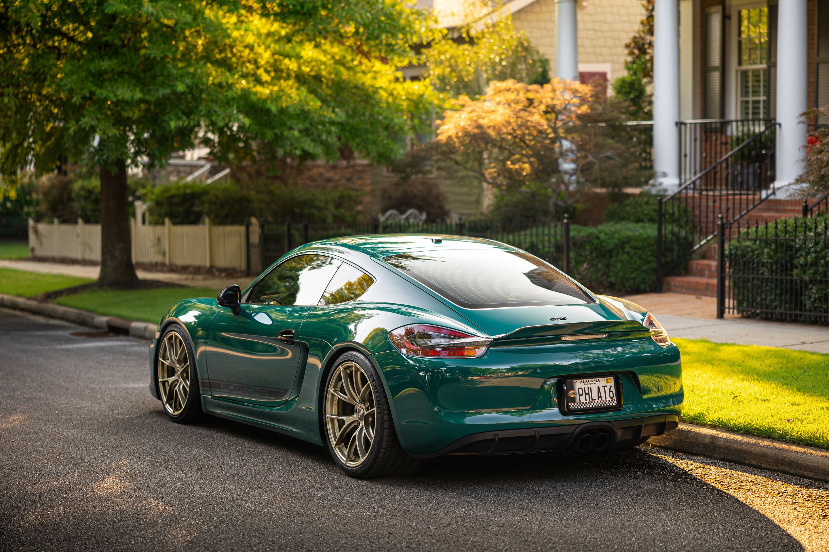 Green Porsche 981 Cayman GTS with 20" VS-5RS Apex wheels in Motorsport Gold